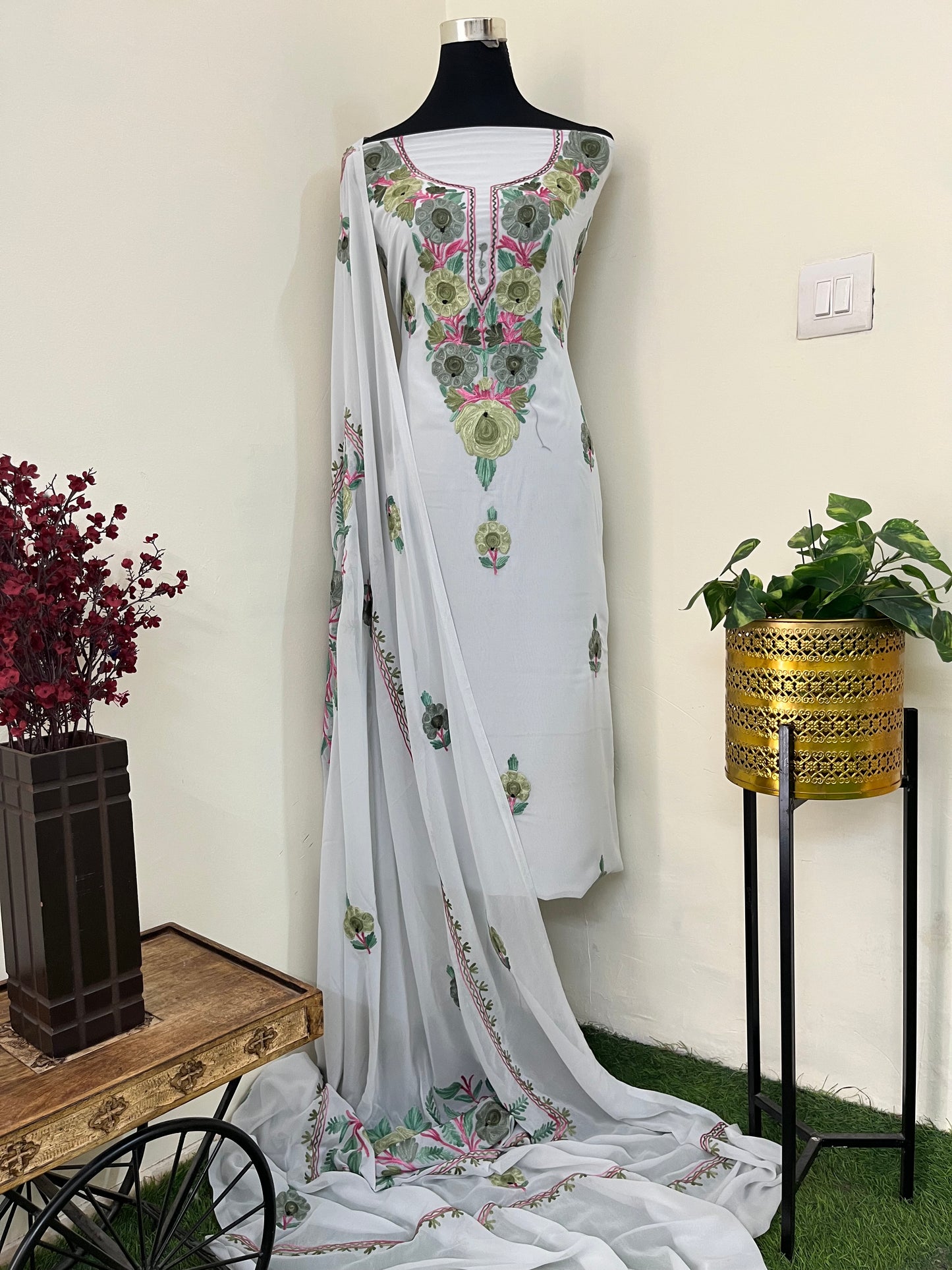 Georgette Off White 3 Pc Aari Embroidered Suit