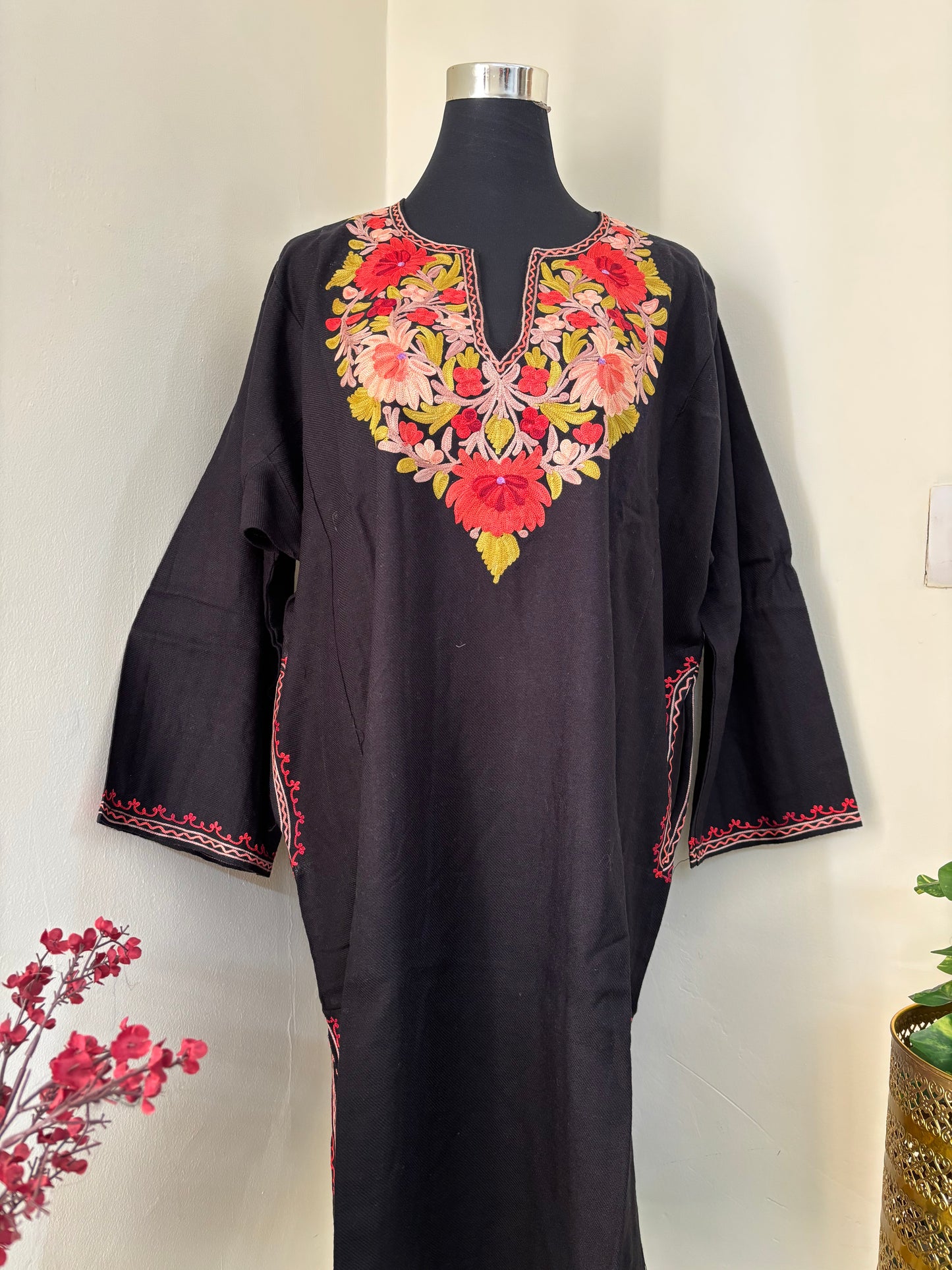 Black Aari Embroidered Wool Pheran