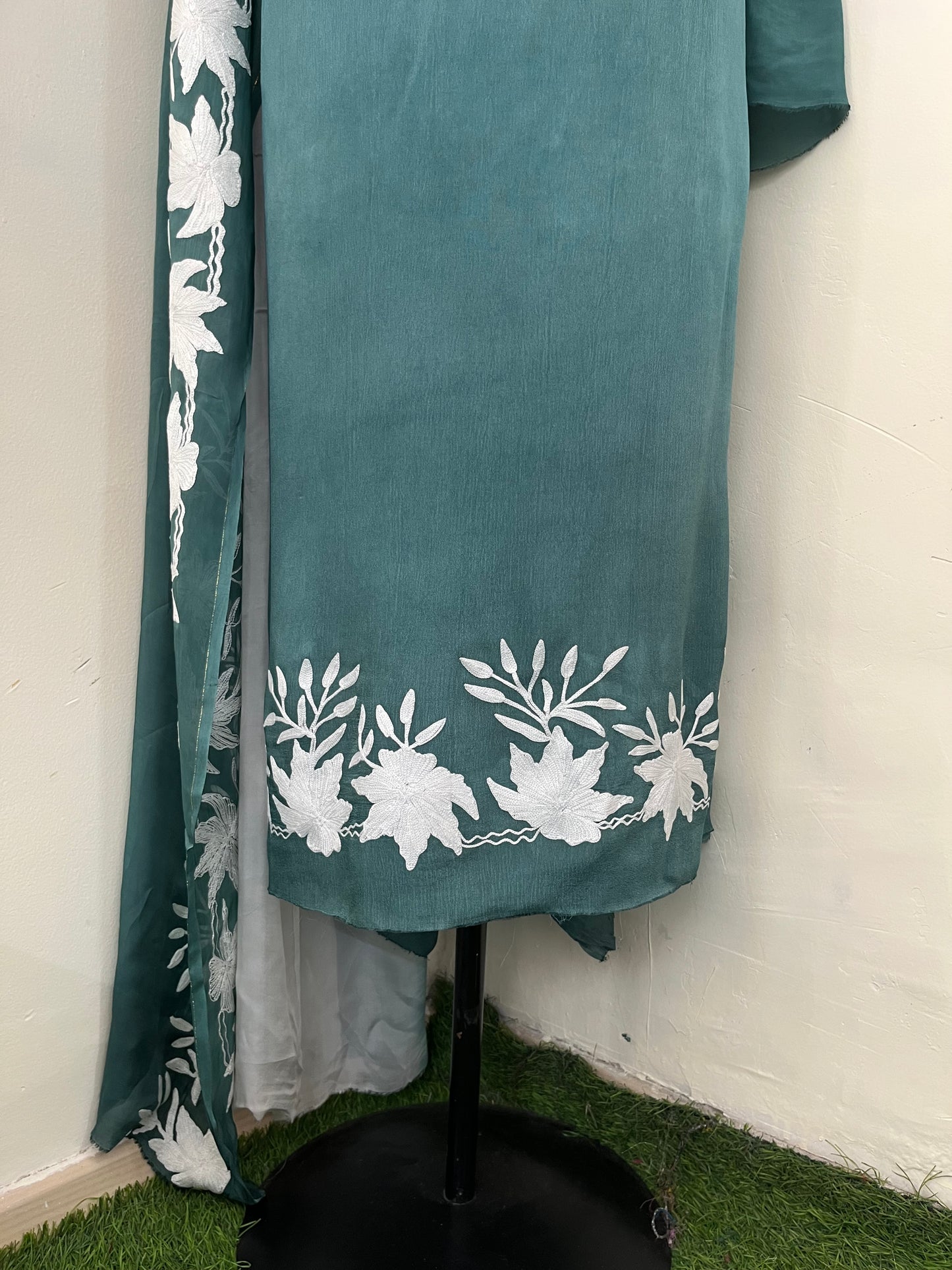Chinon 3 Pc Aari Embroidered Suit