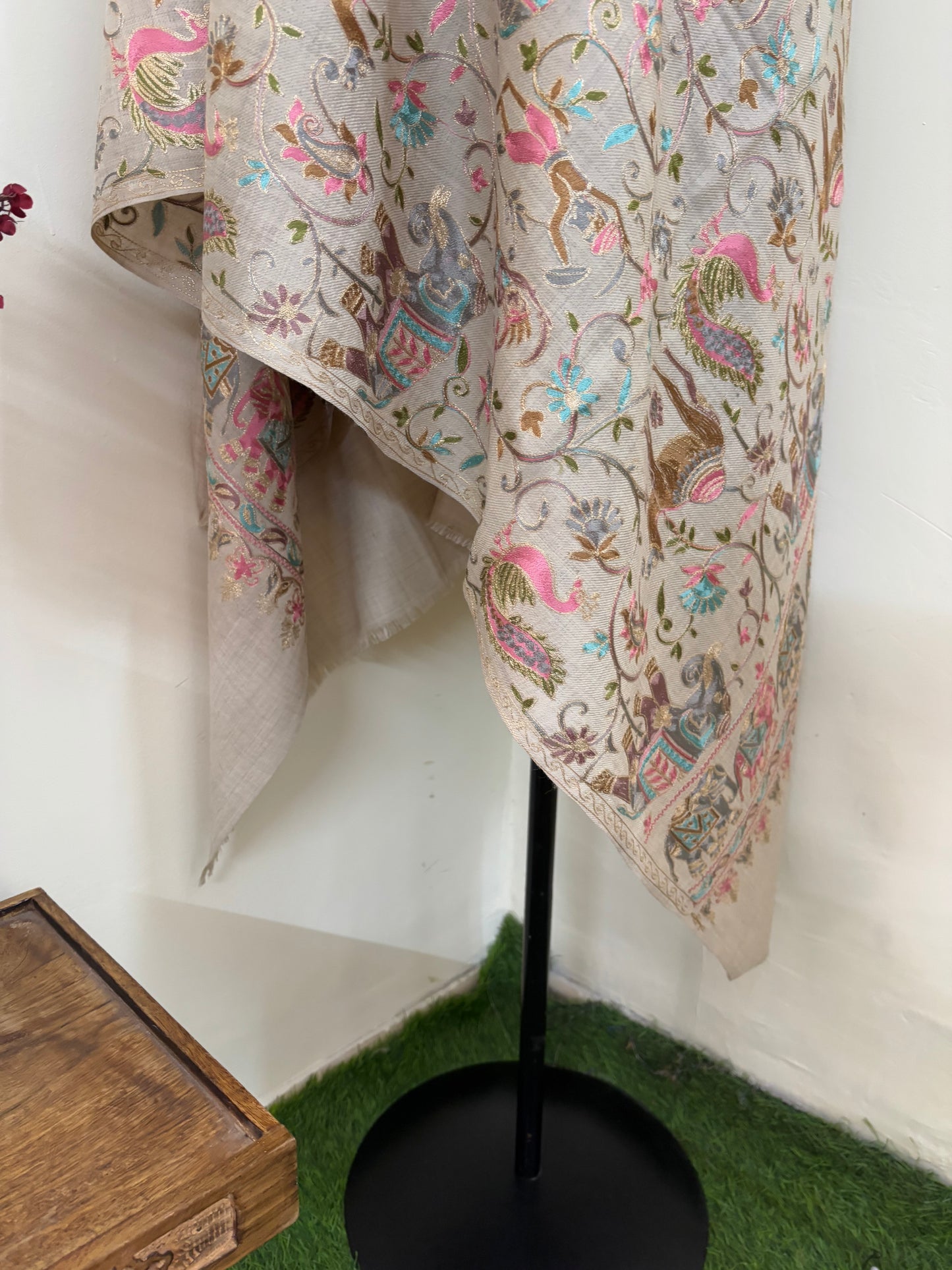 Beige Haathi Baag Kashmiri Stole
