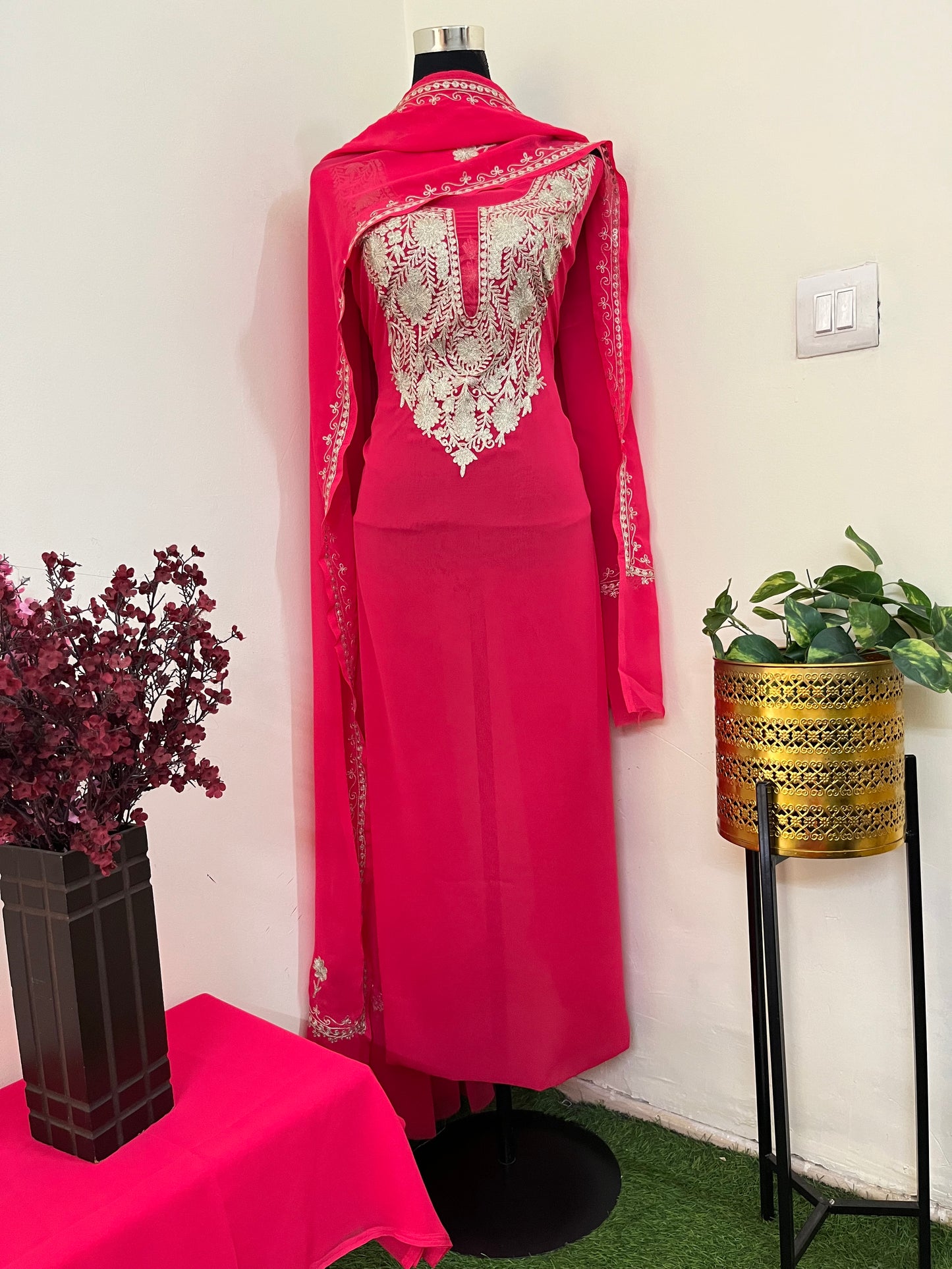 Dark pink Georgette 3pc Kashmiri Tilla Suit