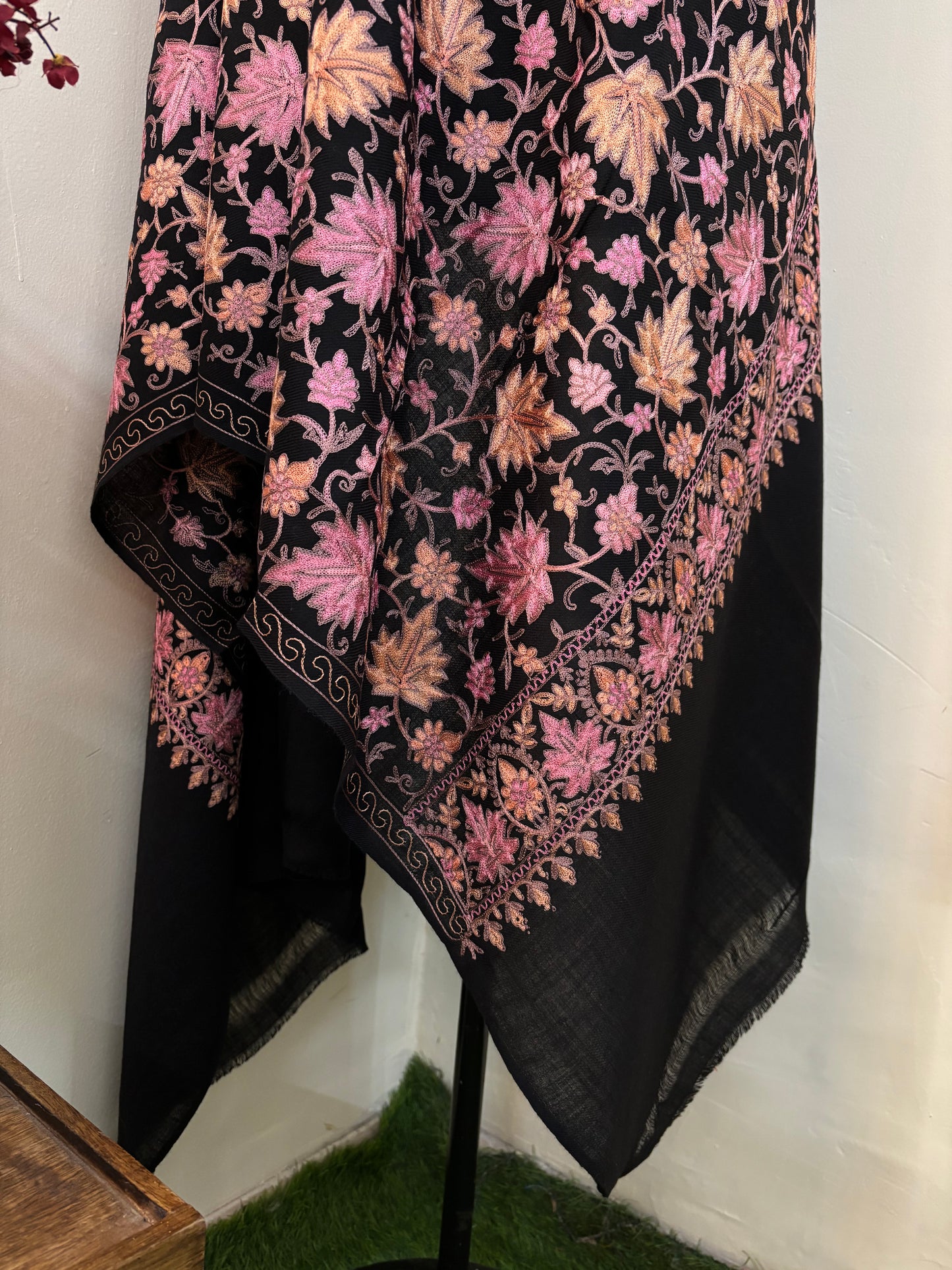 Black Chinaar Jaal Kashmiri Semi Pashmina Stole