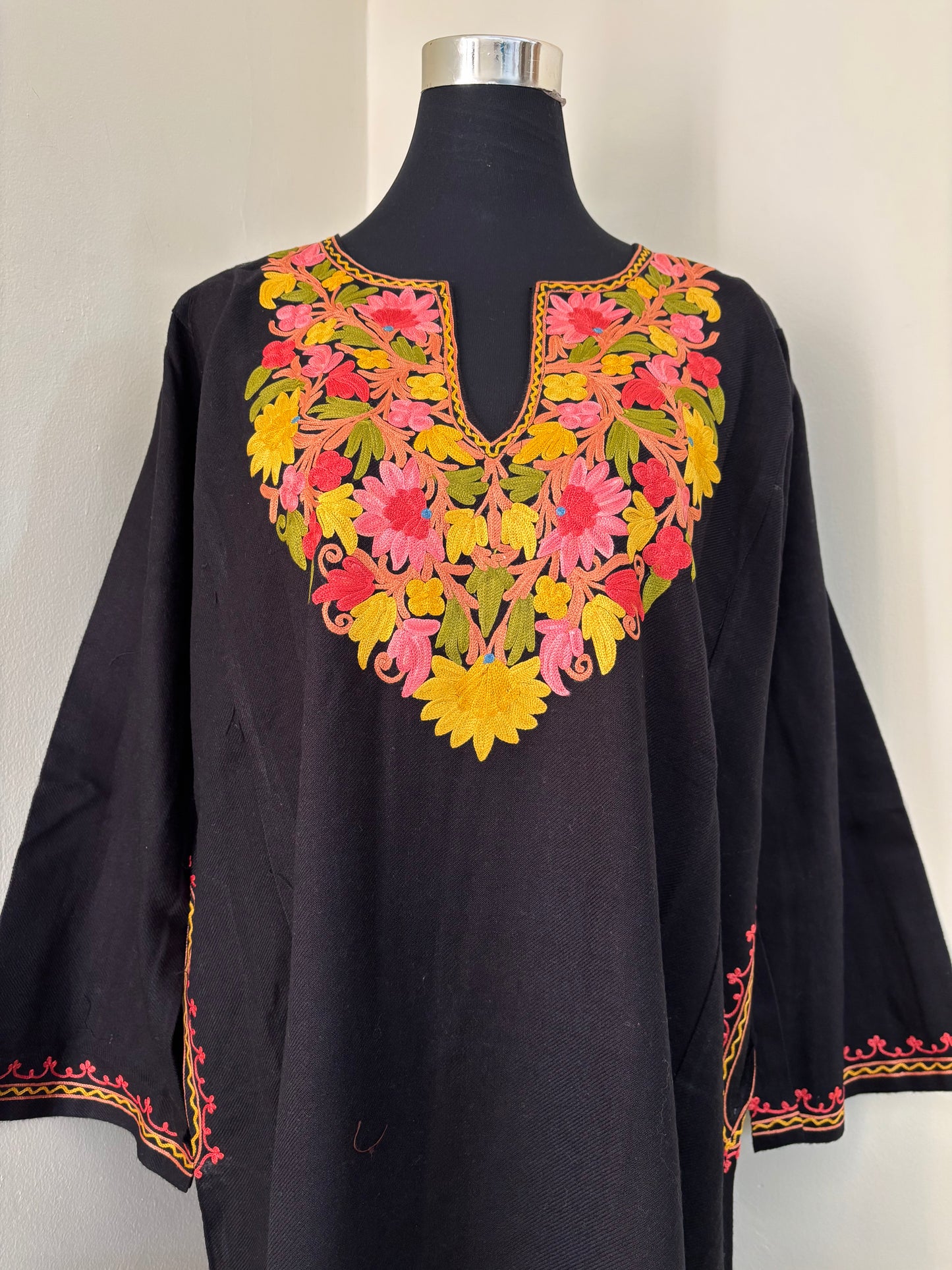 Black Aari Embroidered Wool Pheran