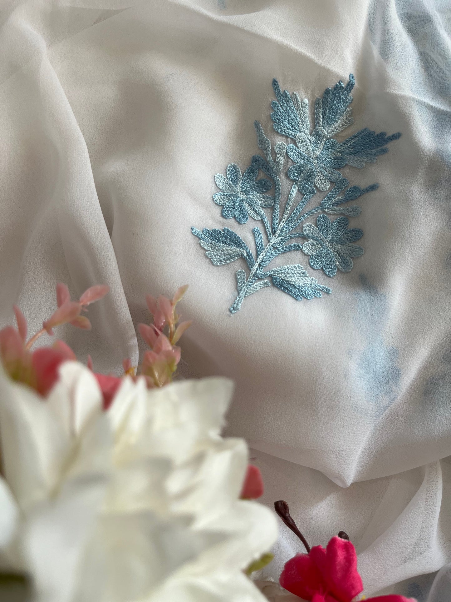 Off white Georgette 3pc Kashmiri Suit