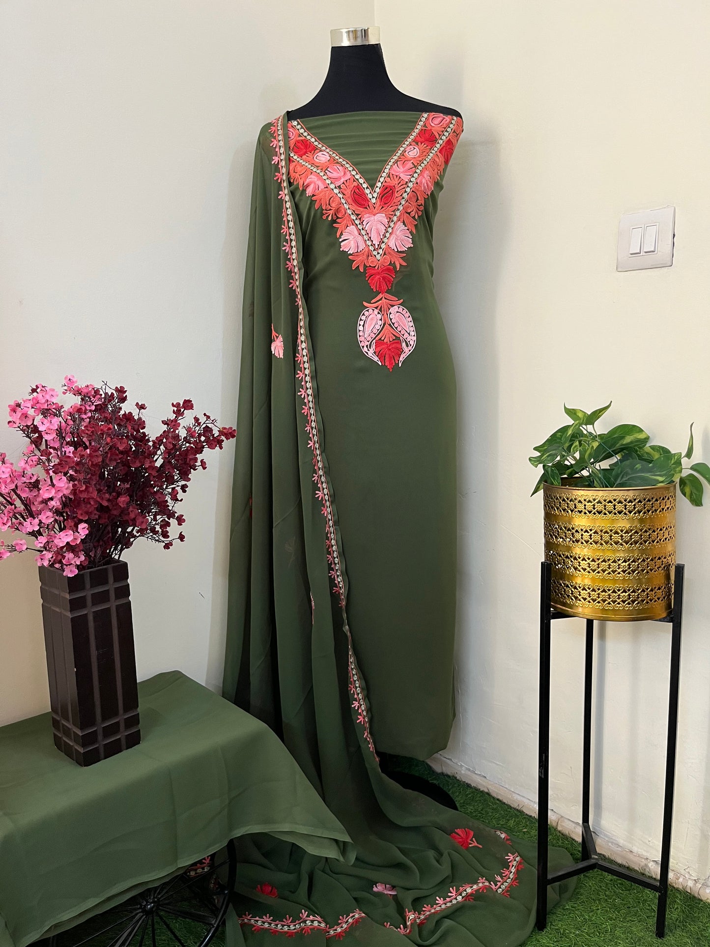 Green Georgette 3 Pc Aari Embroidered Suit Set