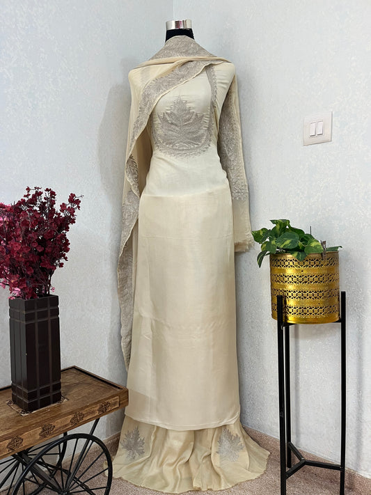 Ivory Sanam’ Tilla Kashmiri Silk Suit