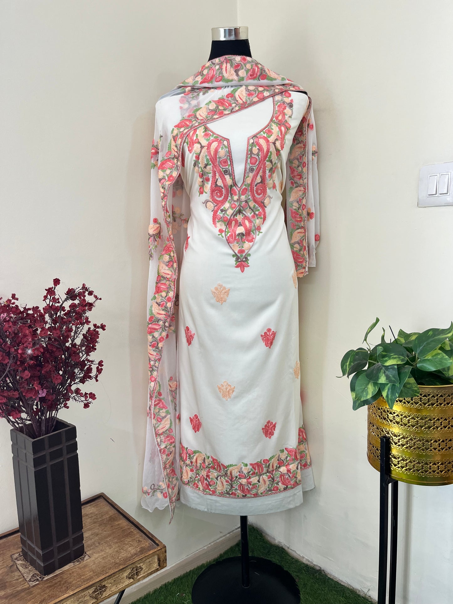 Cream Rayon Cotton Kashmiri 3pc set