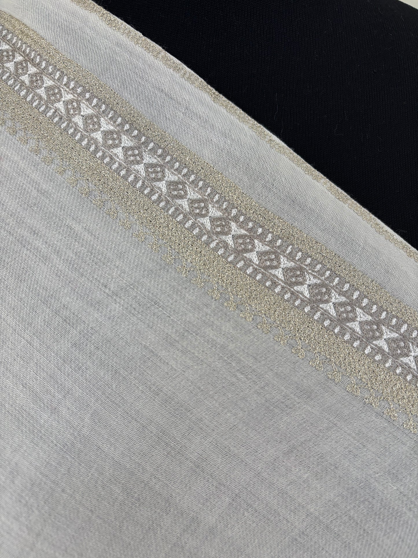 Cream Baadam Bael Kashmiri Stole