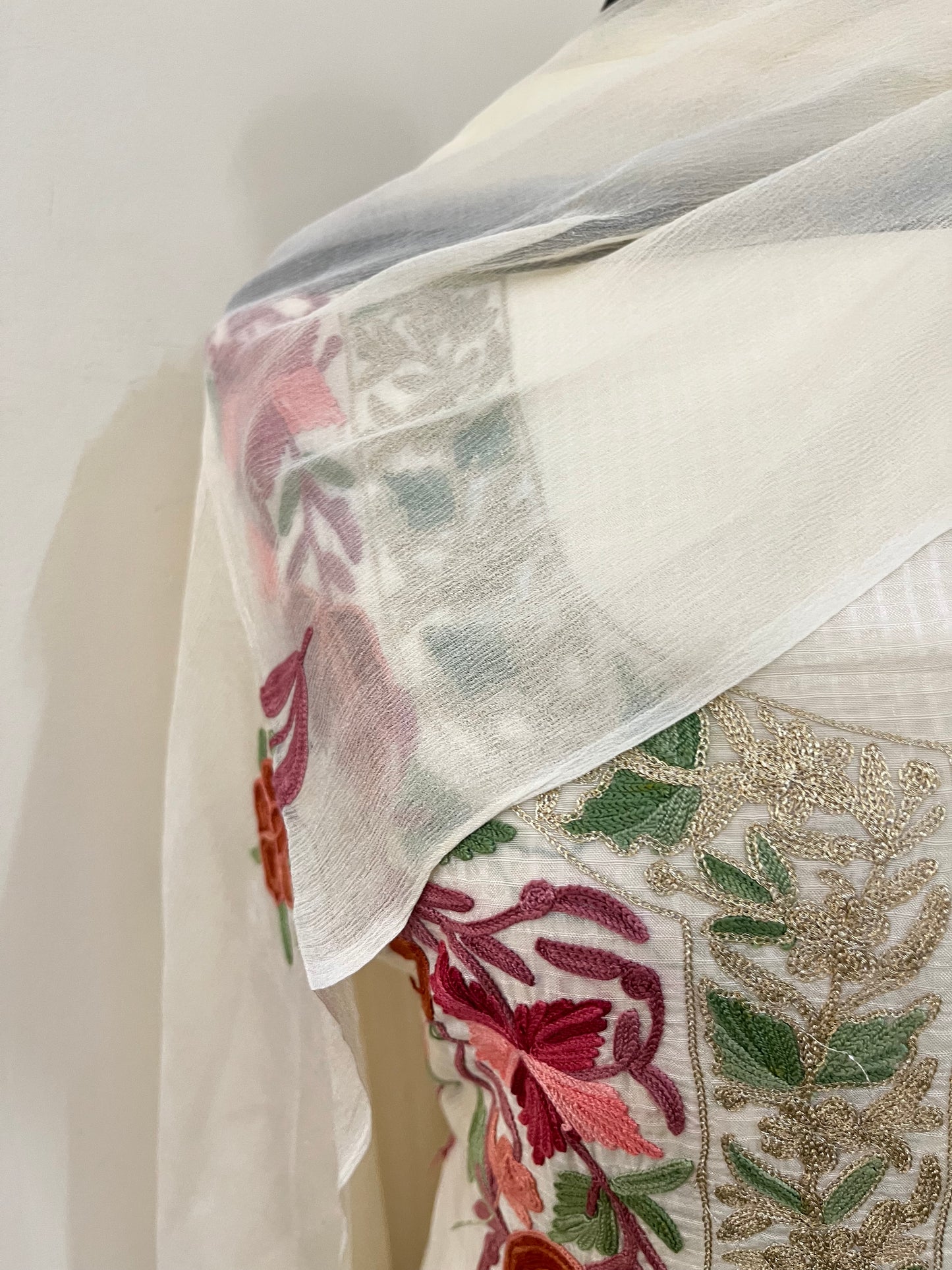 Kalaa’ Ivory Check Satin Cotton Kashmiri Suit
