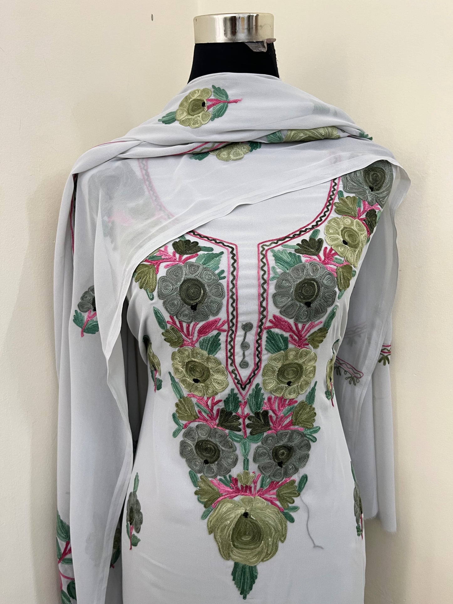 Georgette Off White 3 Pc Aari Embroidered Suit