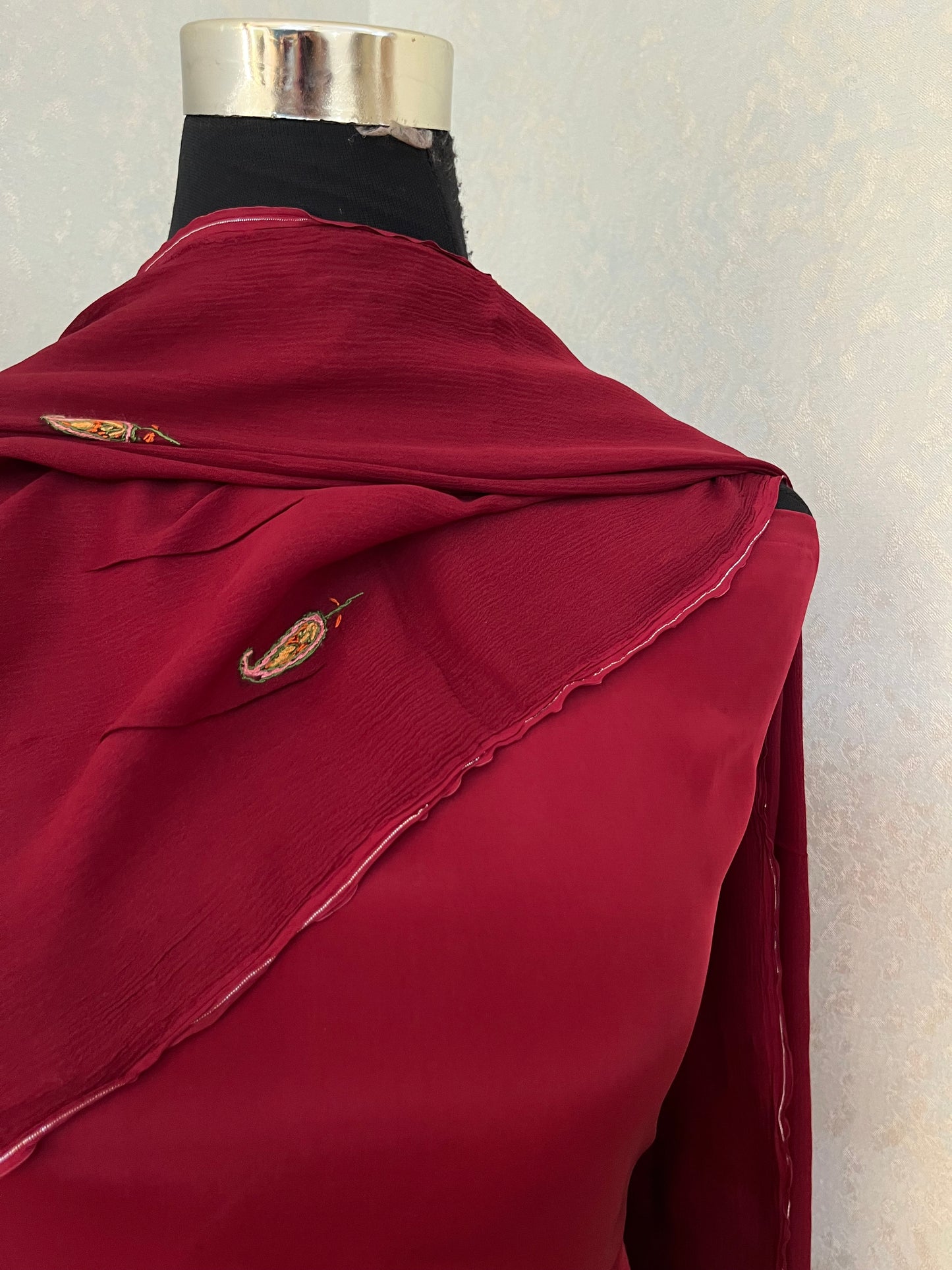 Maroon Kalaa’ Crape Sozni Kashmiri Suit