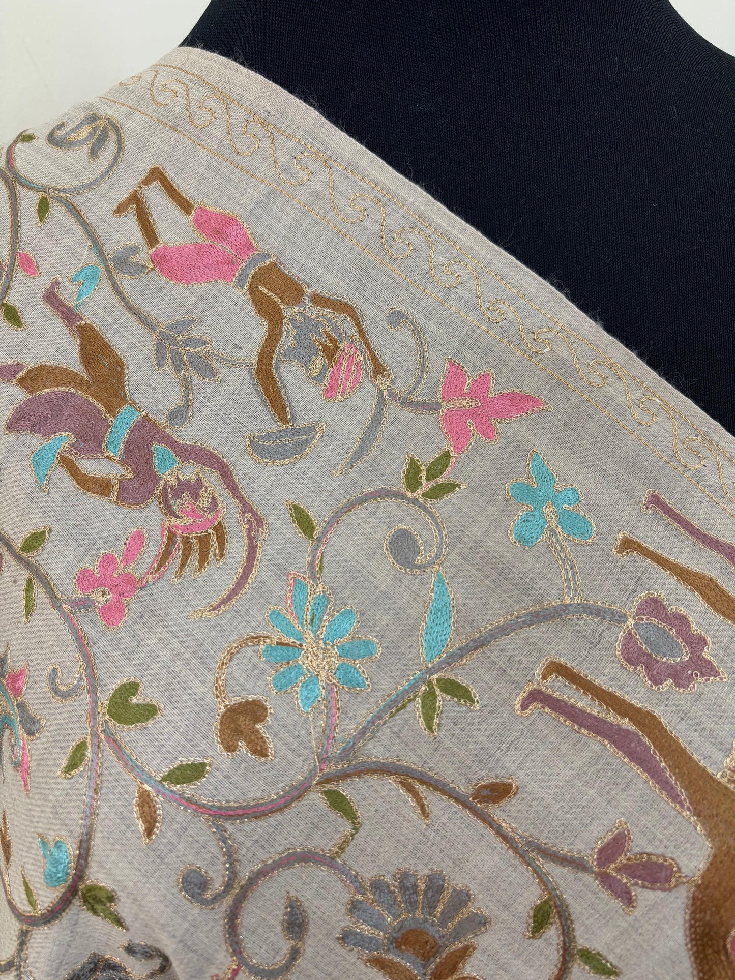Beige Haathi Baag Kashmiri Stole