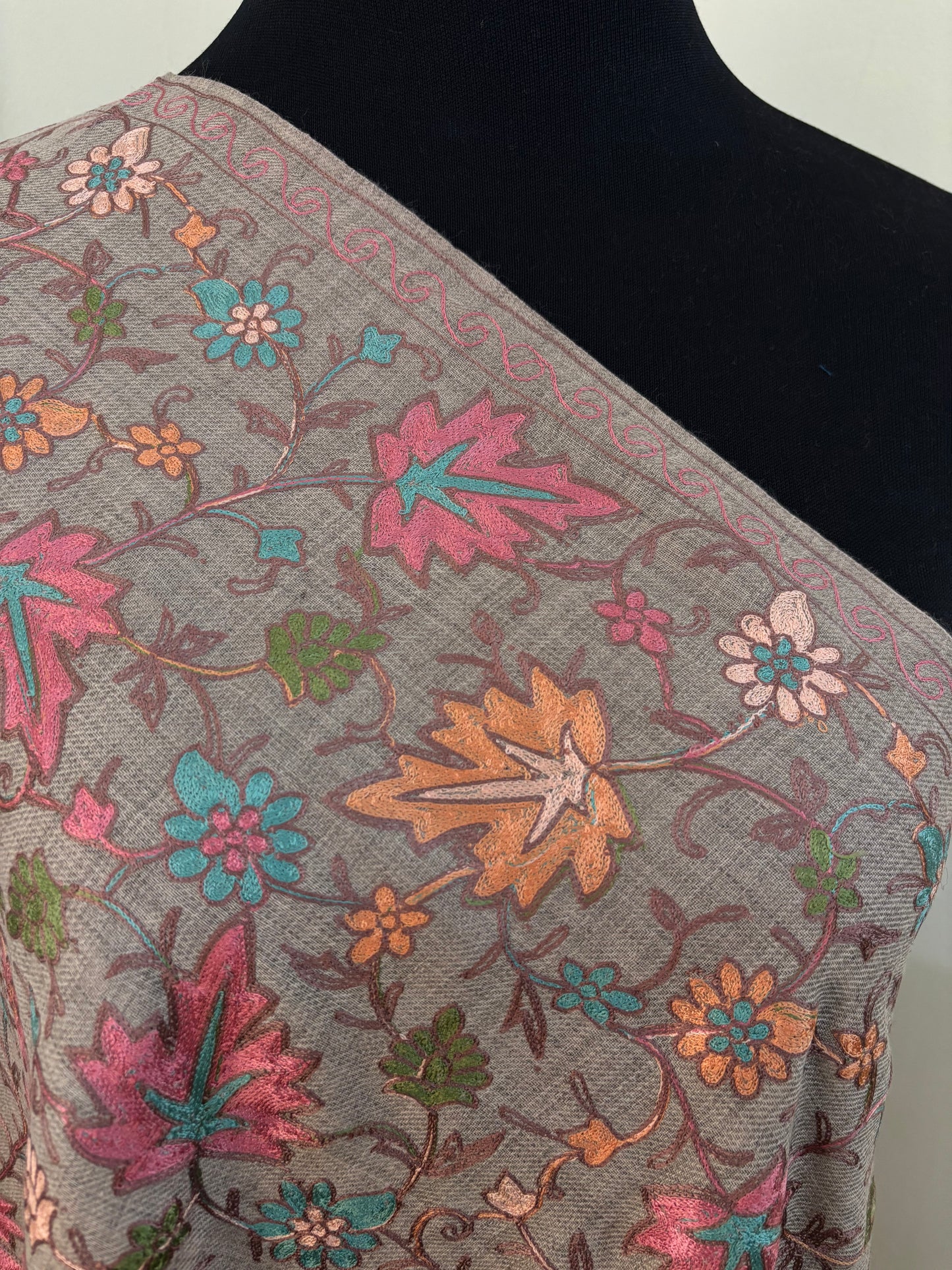 Beige Chinaar Jaal Kashmiri Semi Pashmina Stole