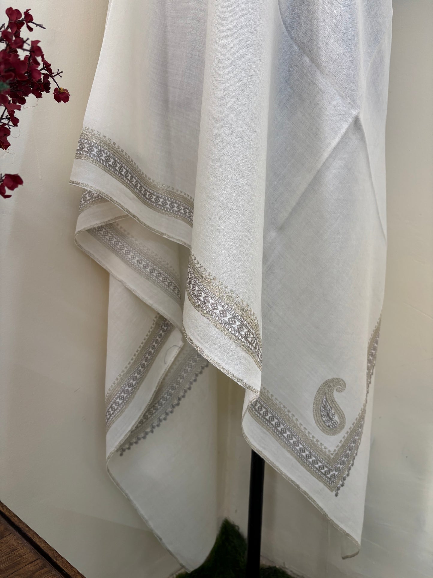 Cream Baadam Bael Kashmiri Stole