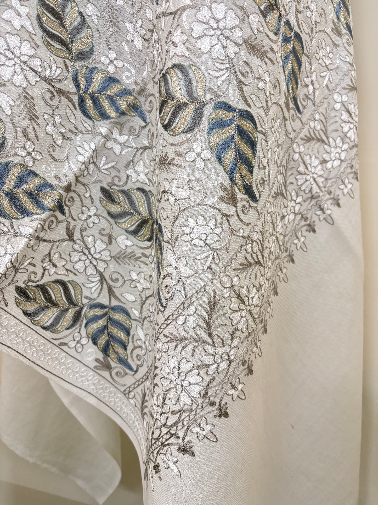 Cream Chinaar Baag Kashmiri Stole