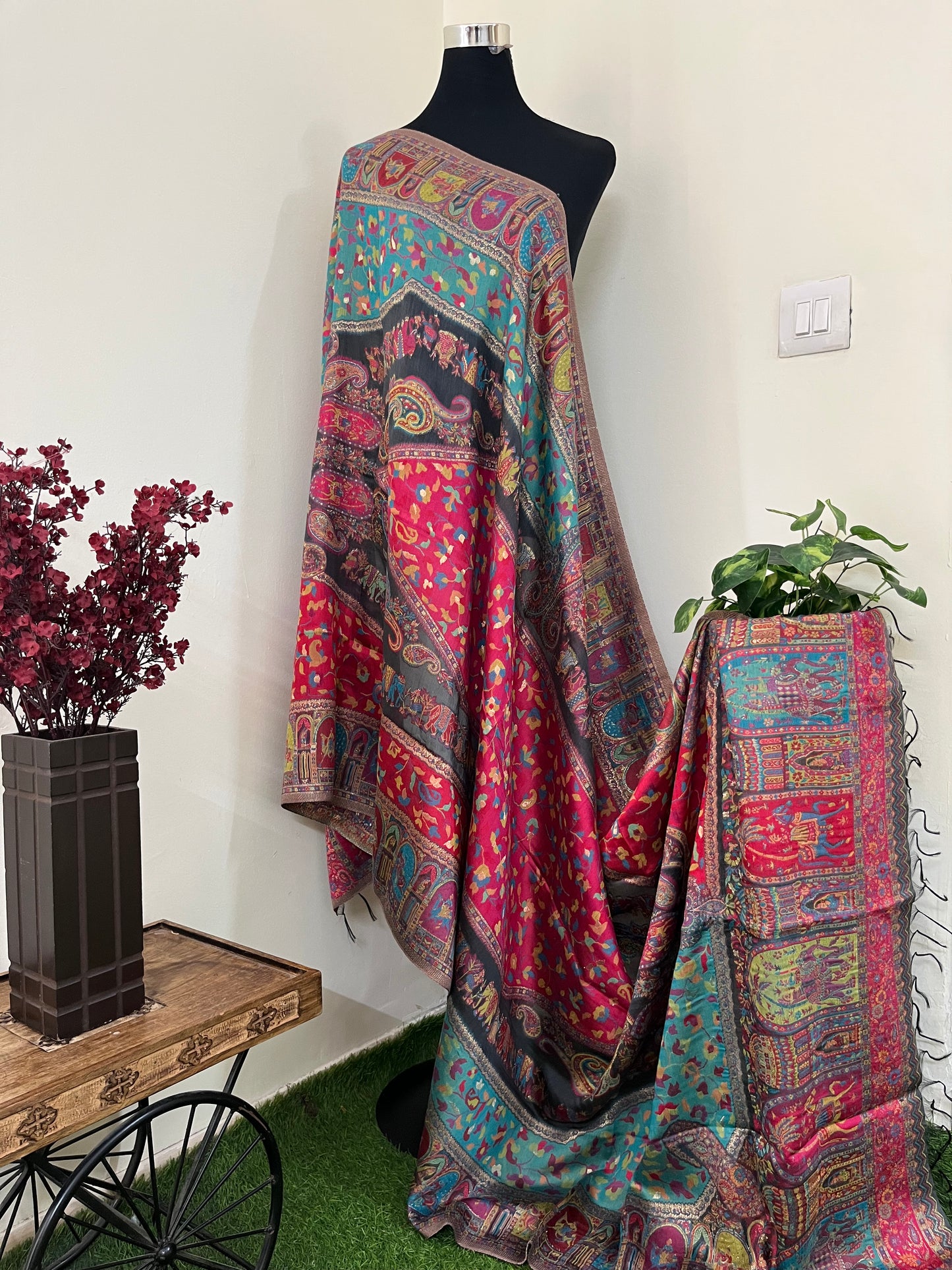 Kashmiri Kani Odhni