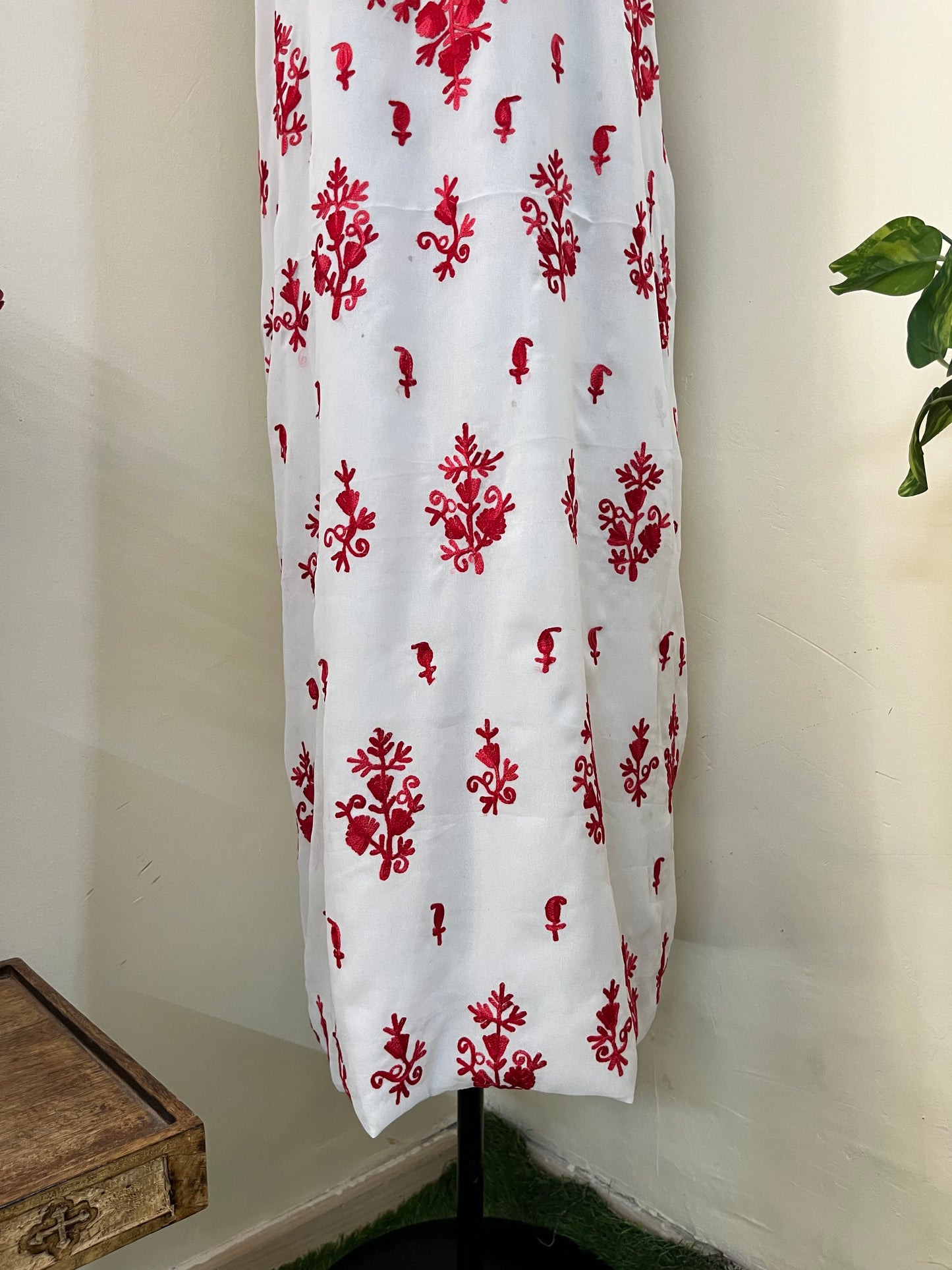 Off white - Red Georgette Kashmiri Unstitched Kurta Material