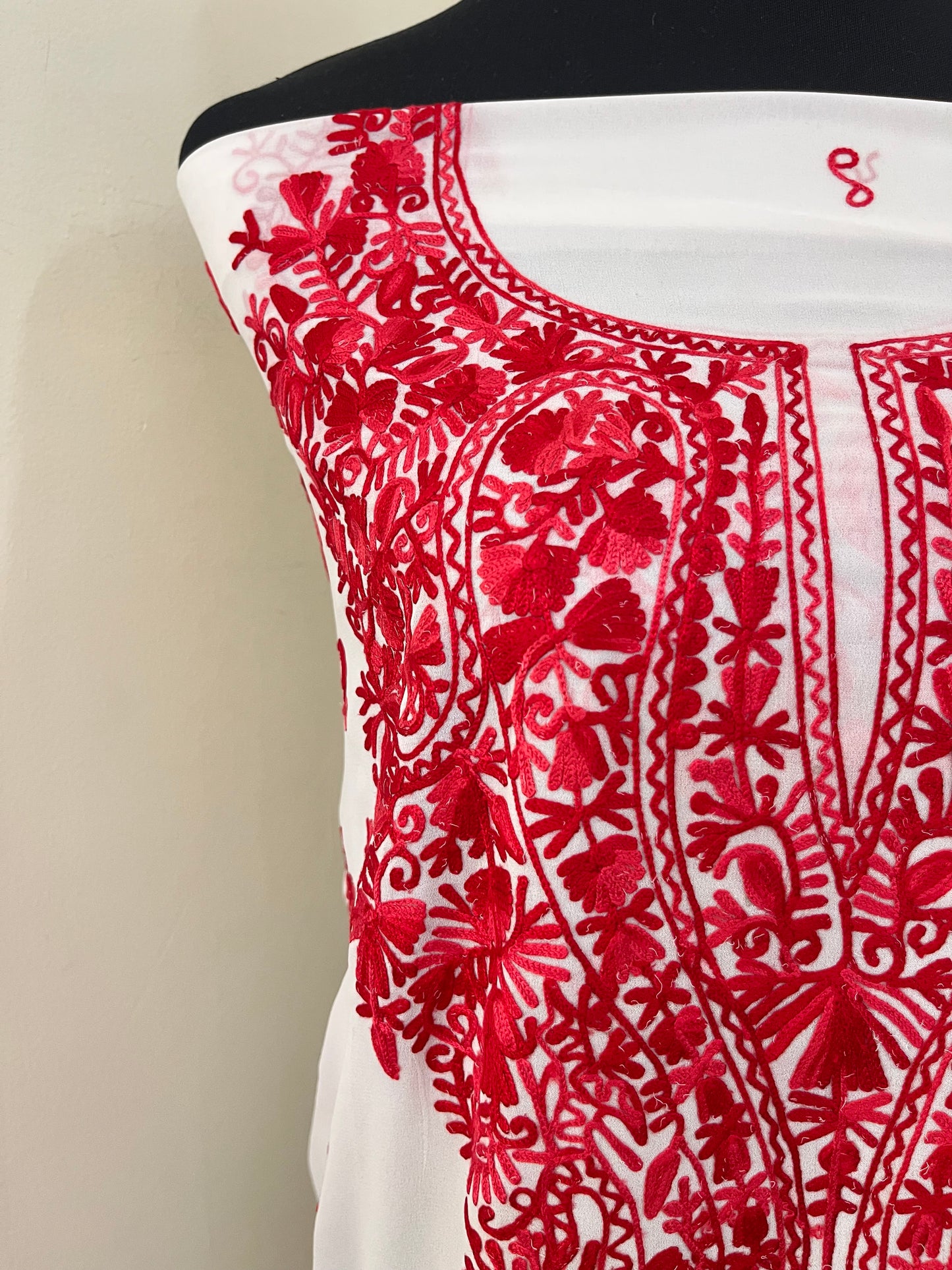 Off white - Red Georgette Kashmiri Unstitched Kurta Material
