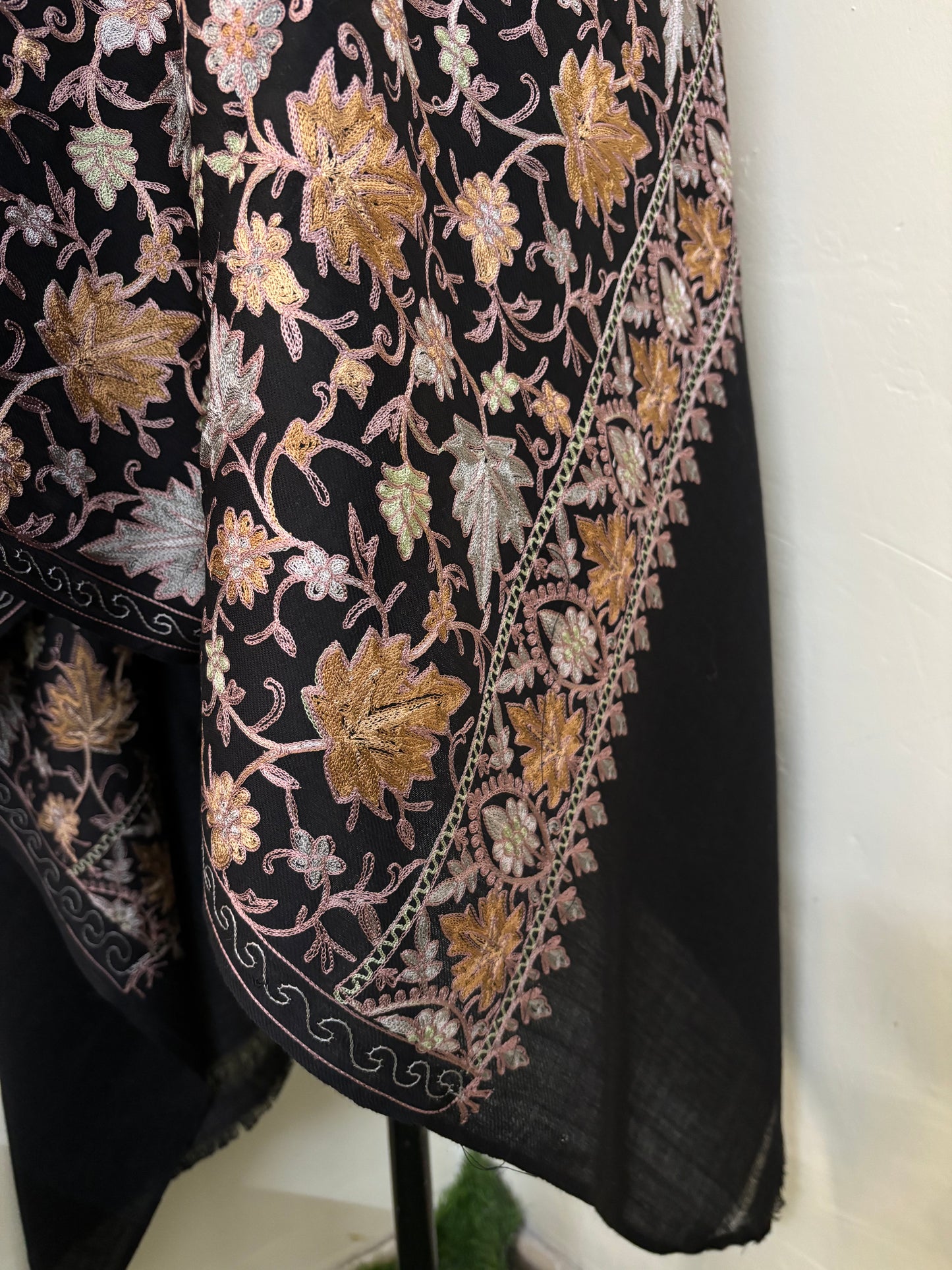 Black Chinaar Jaal Kashmiri Stole