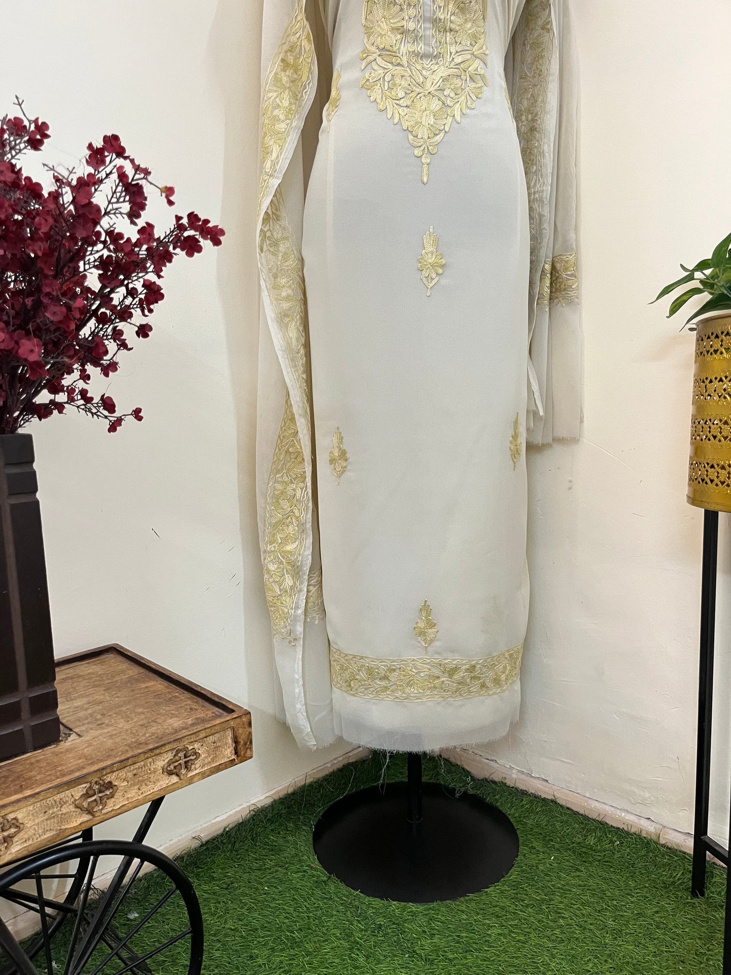Off white Georgette Kashmiri Suit