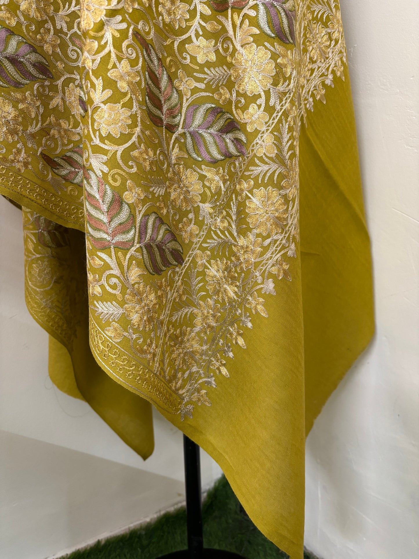 Golden Yellow Chinaar Baag Kashmiri Stole