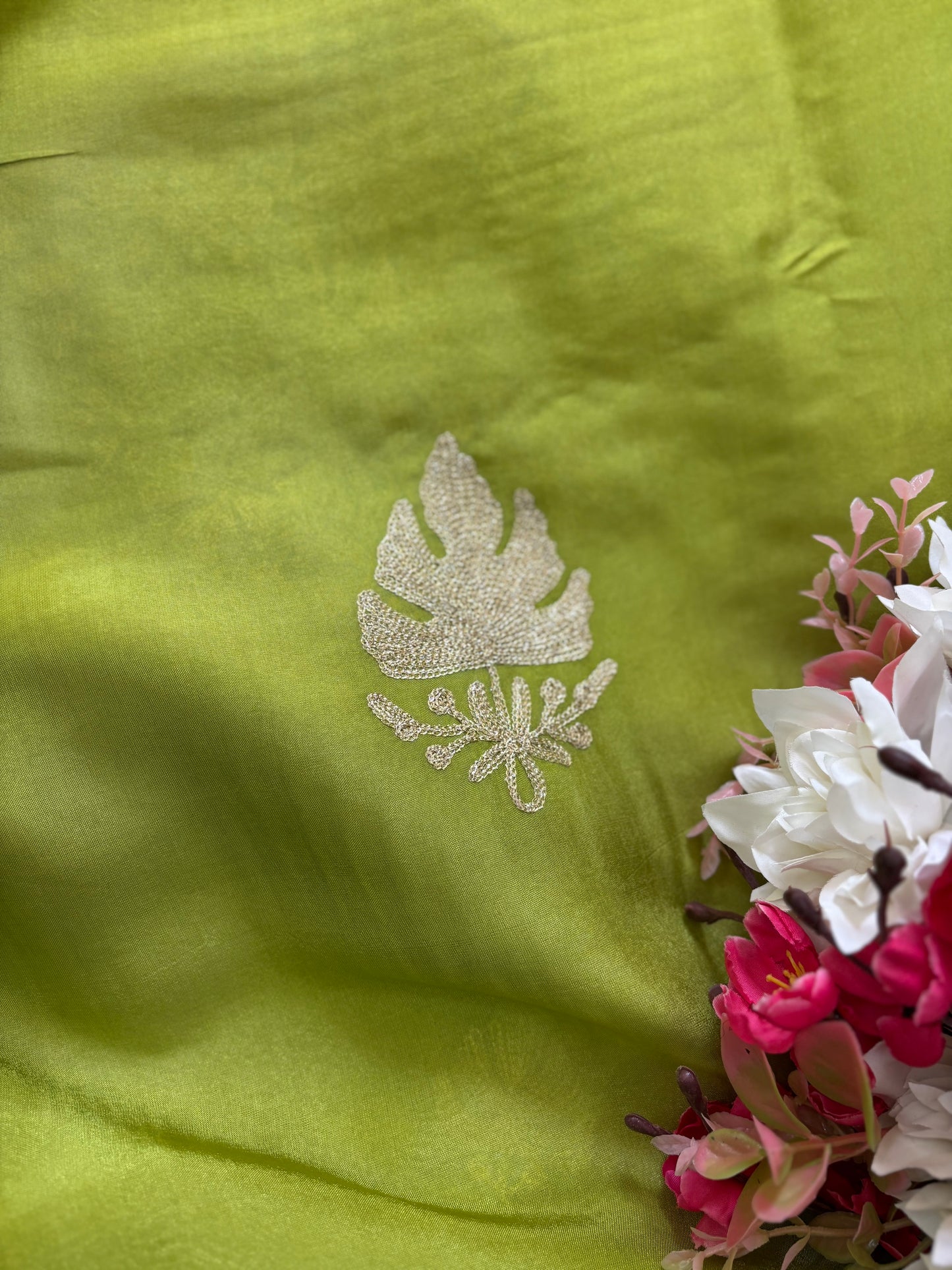Sanam’ Lawn Green Silk Tilla Kashmiri Suit