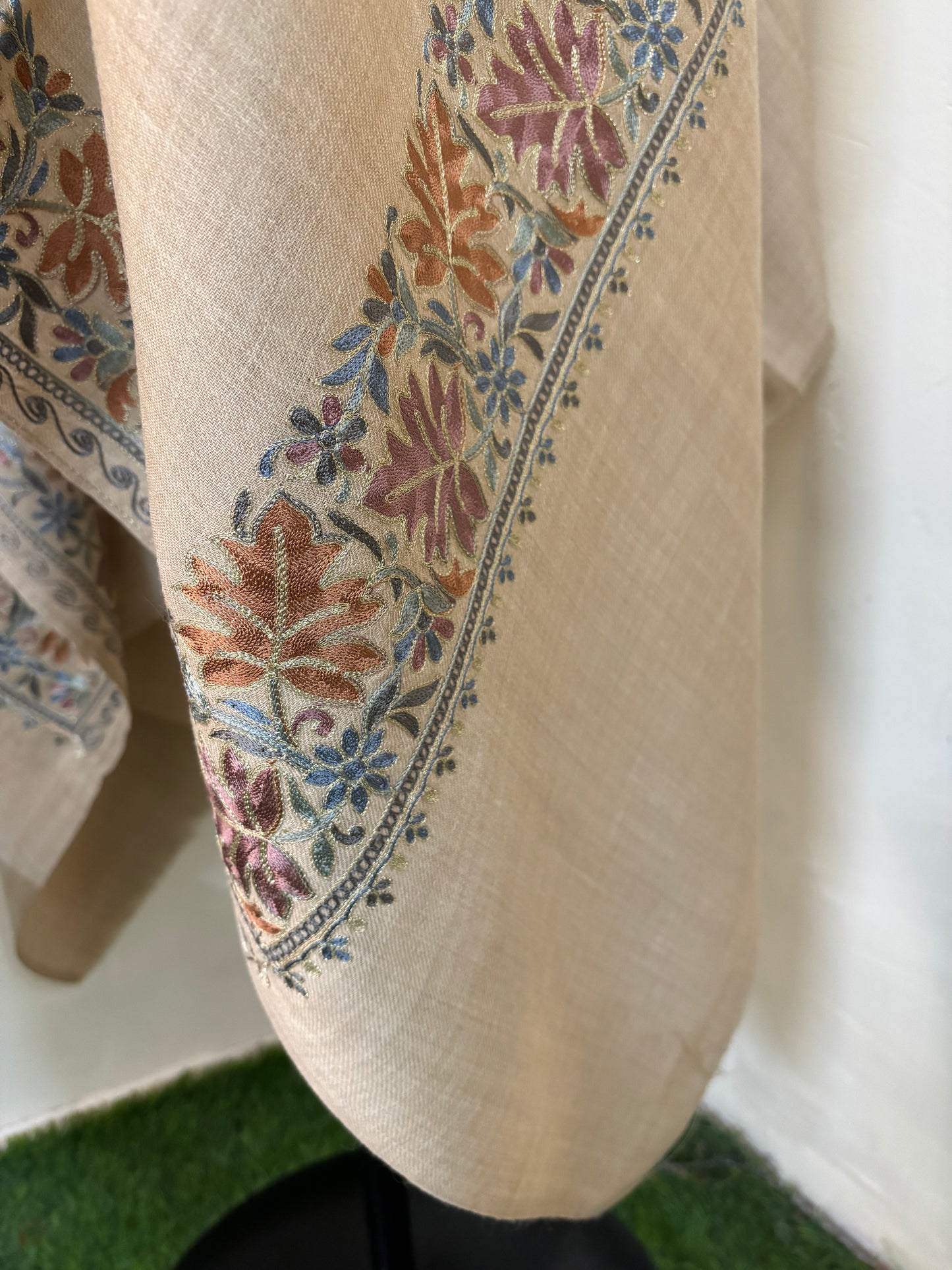 Beige Chinaar Border Kashmiri Stole