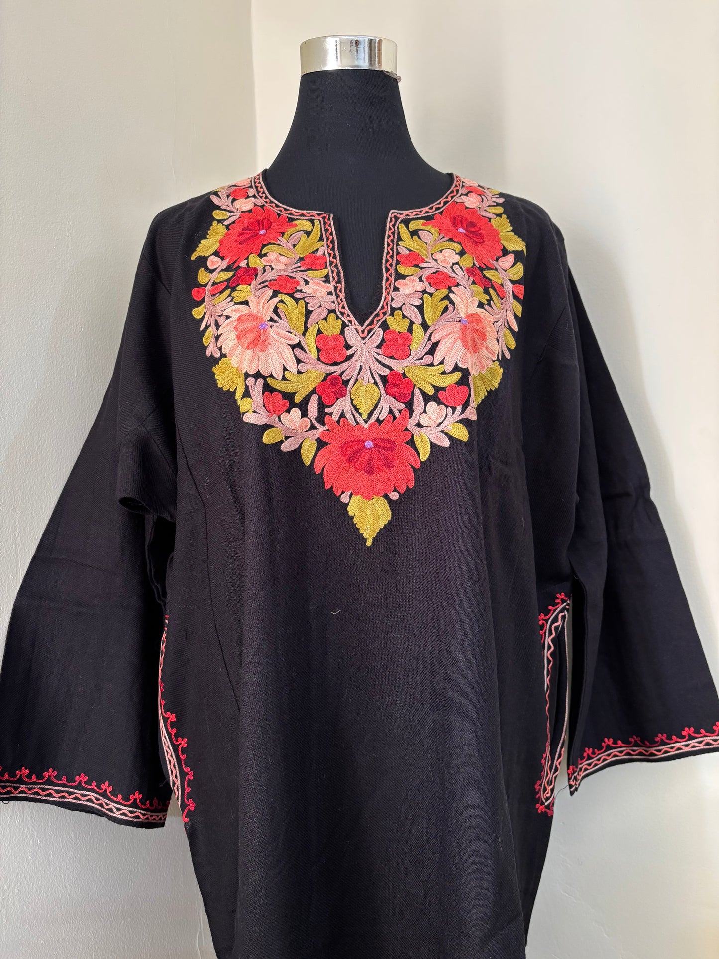 Black Aari Embroidered Wool Pheran