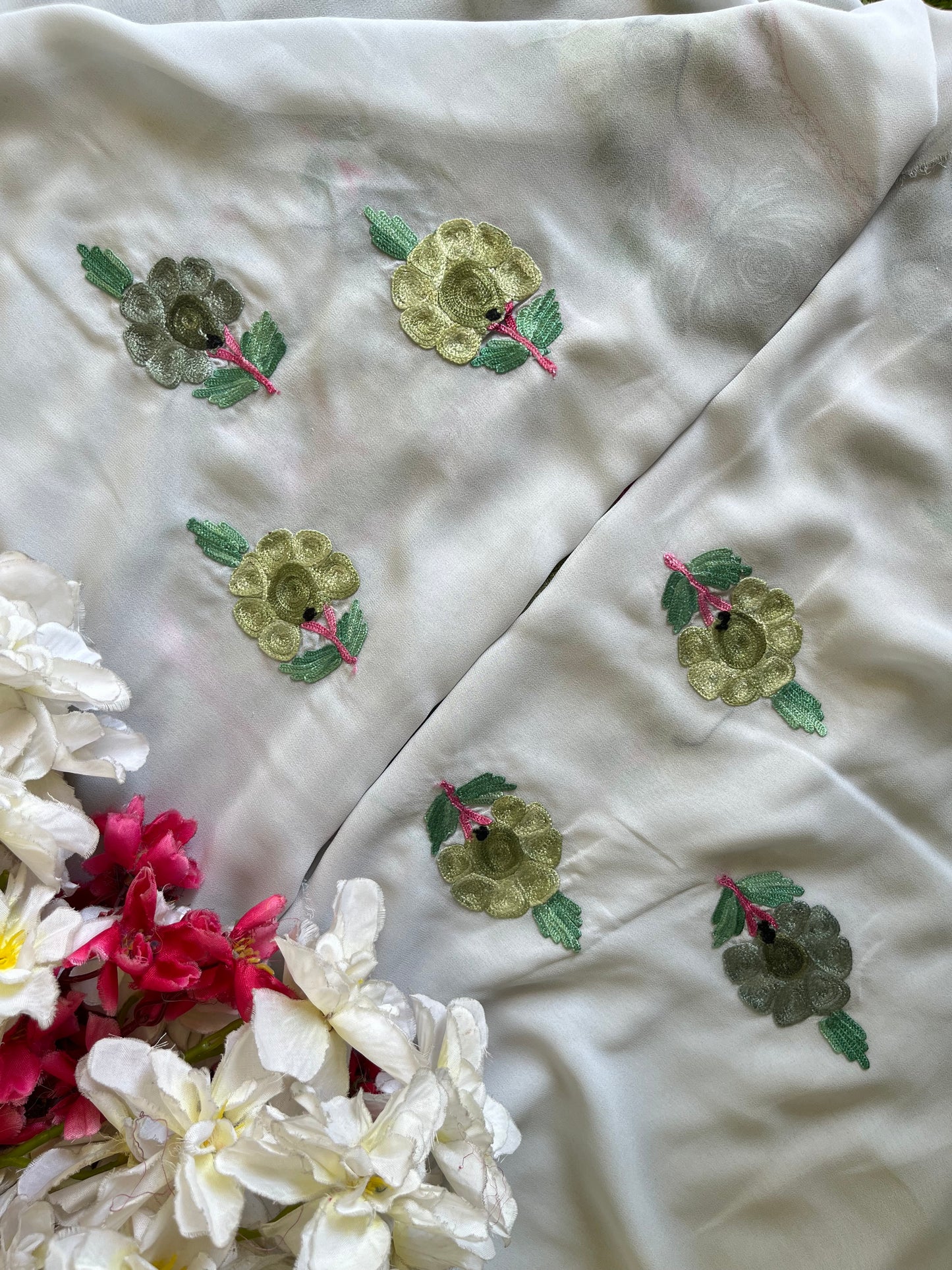 Georgette Off White 3 Pc Aari Embroidered Suit