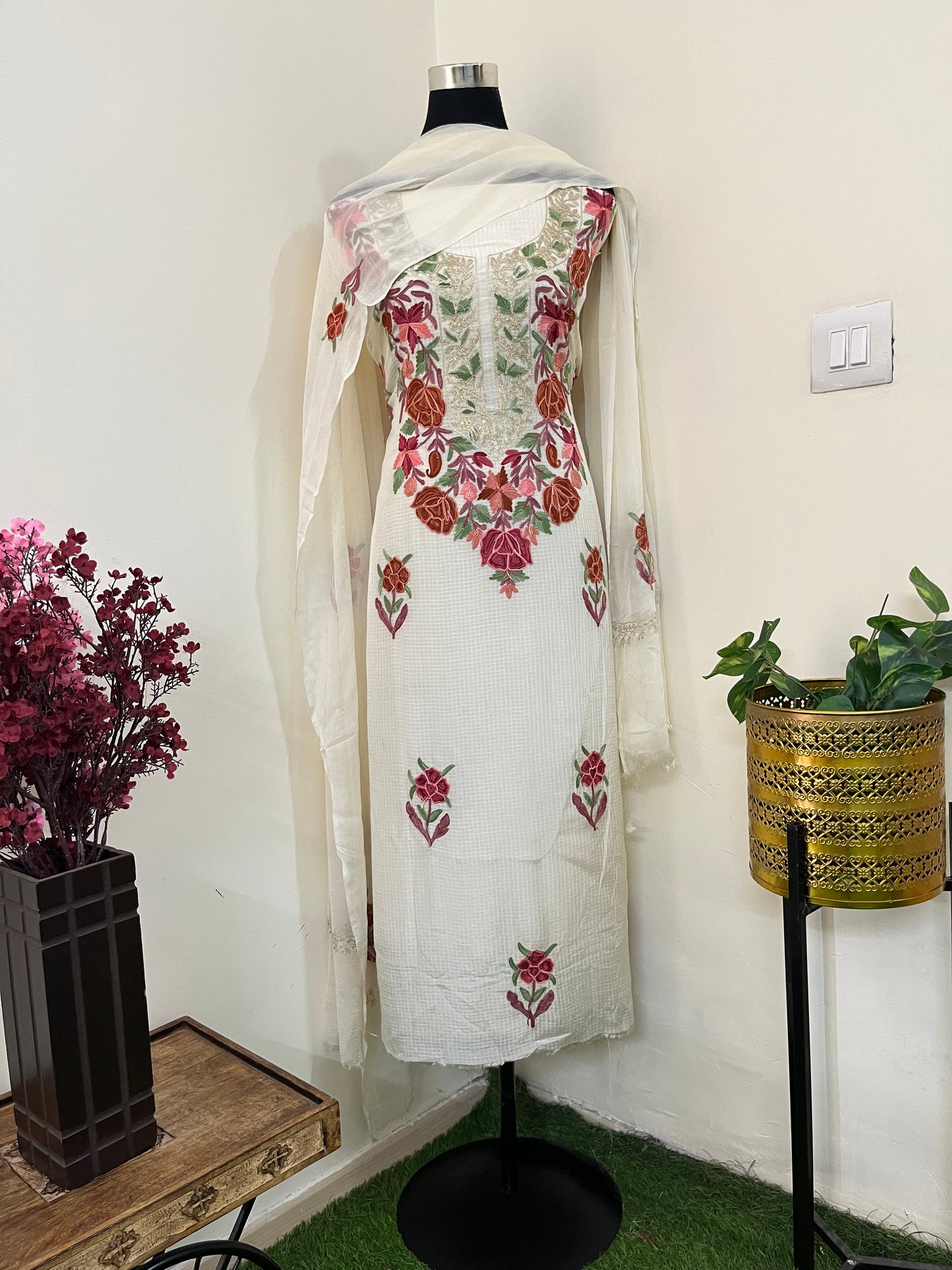 Kalaa’ Ivory Check Satin Cotton Kashmiri Suit