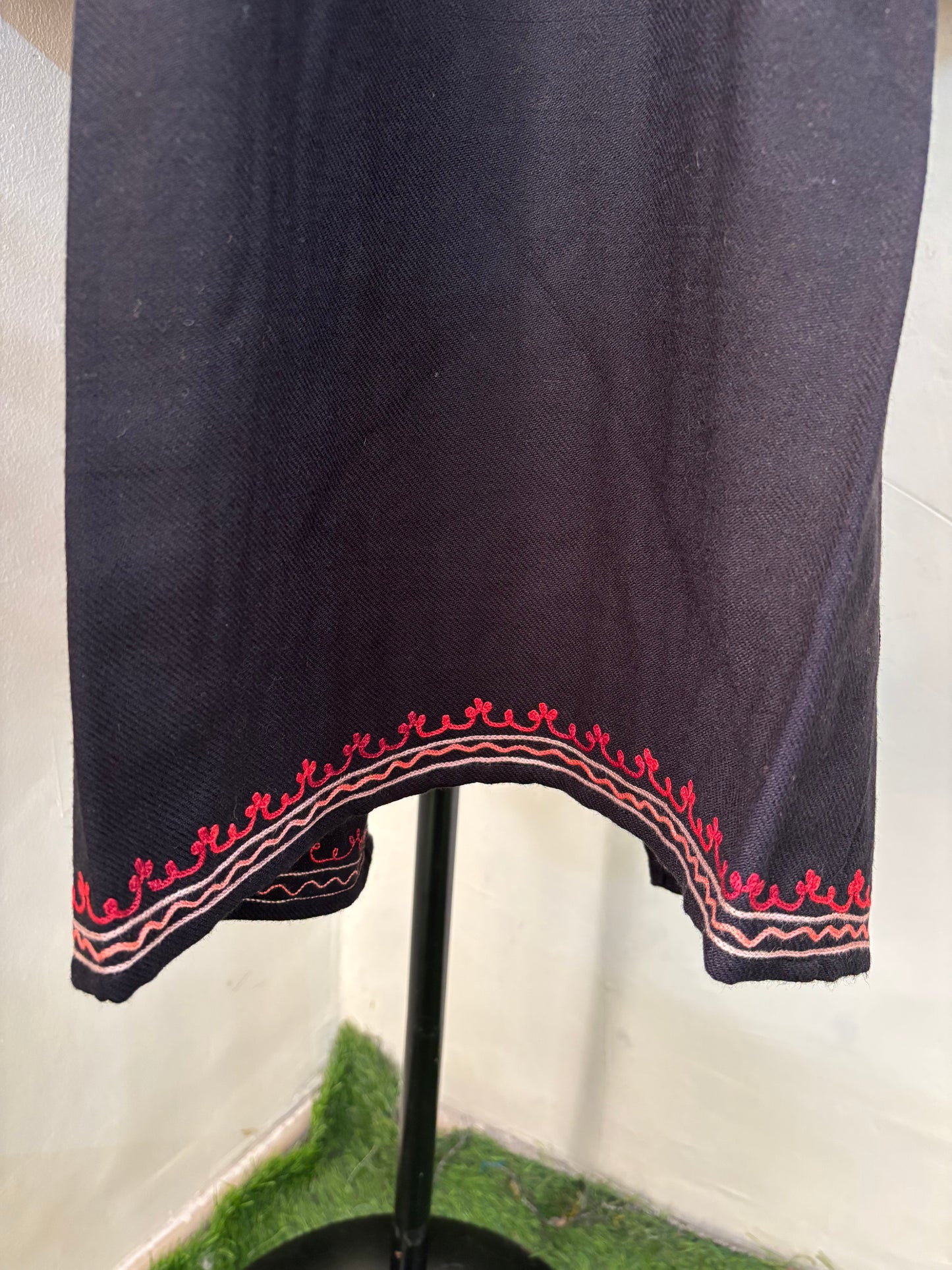 Black Aari Embroidered Wool Pheran