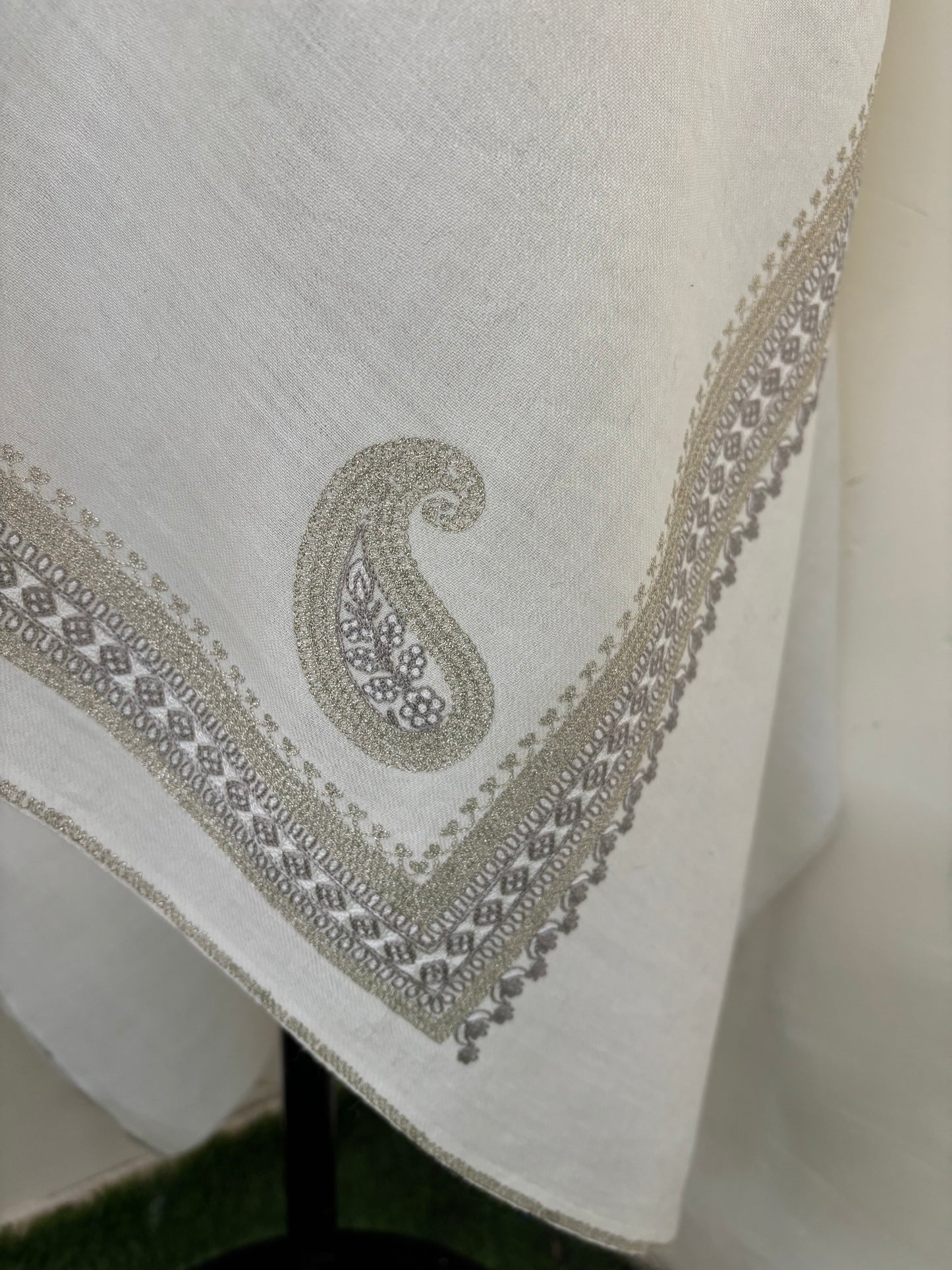 Cream Baadam Bael Kashmiri Stole