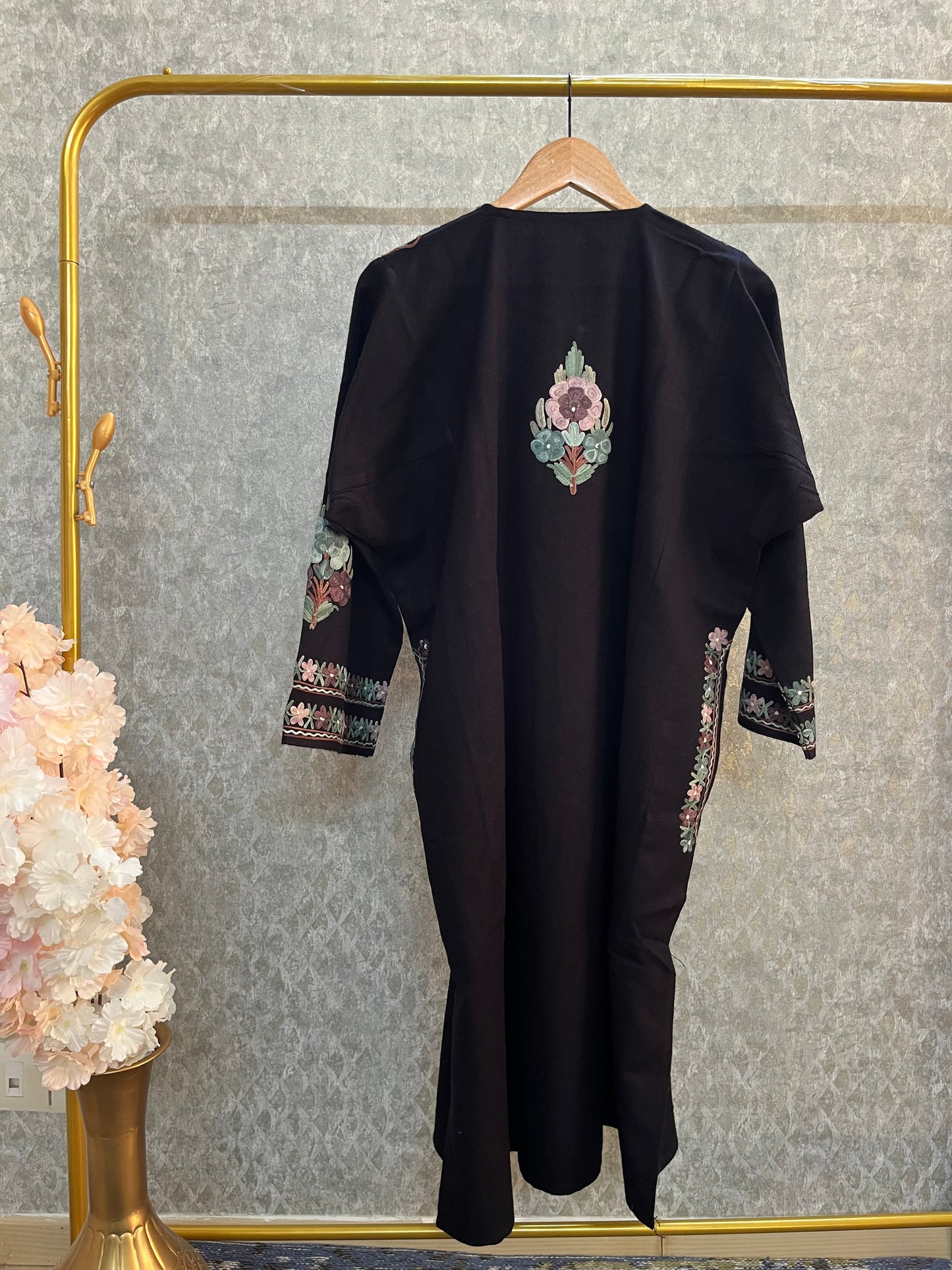 Black Aari Embroidered Wool Pheran