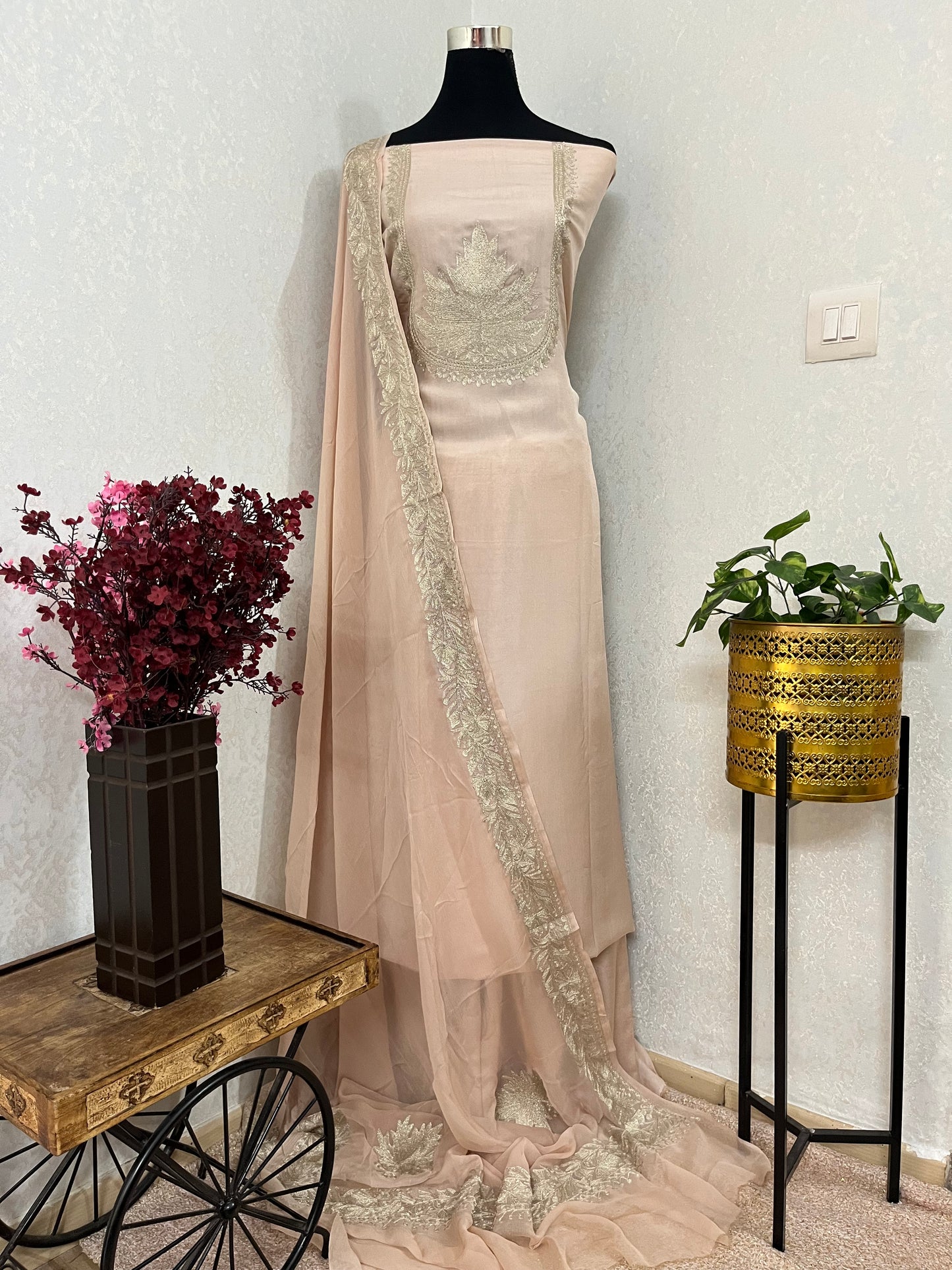Ivory Sanam’ Tilla Kashmiri Silk Suit