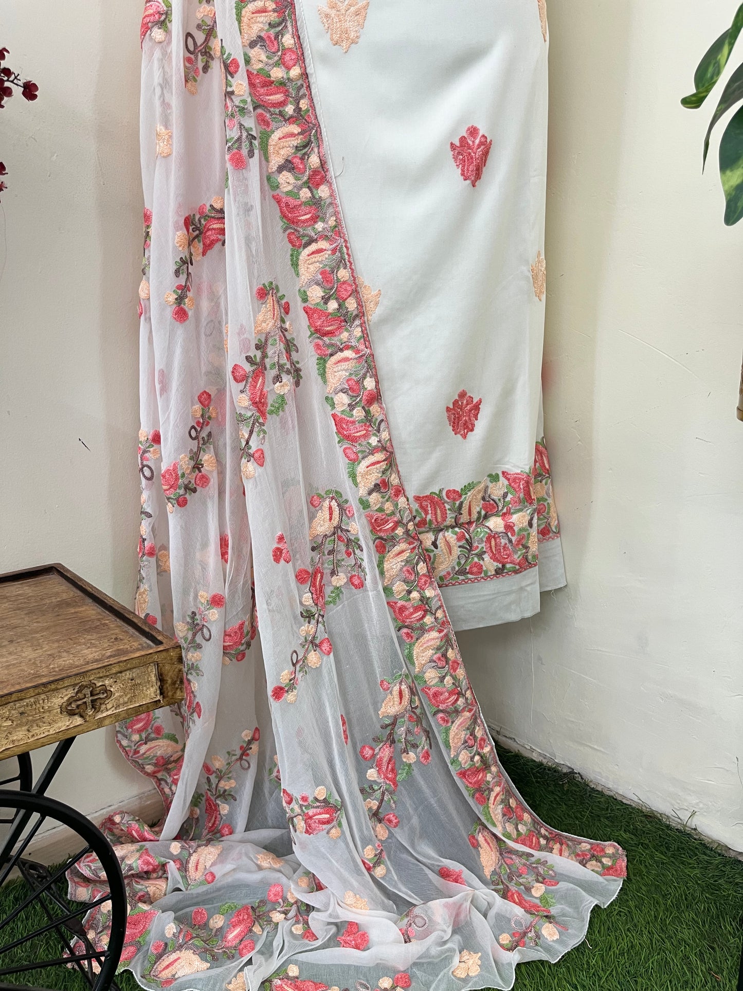 Cream Rayon Cotton Kashmiri 3pc set