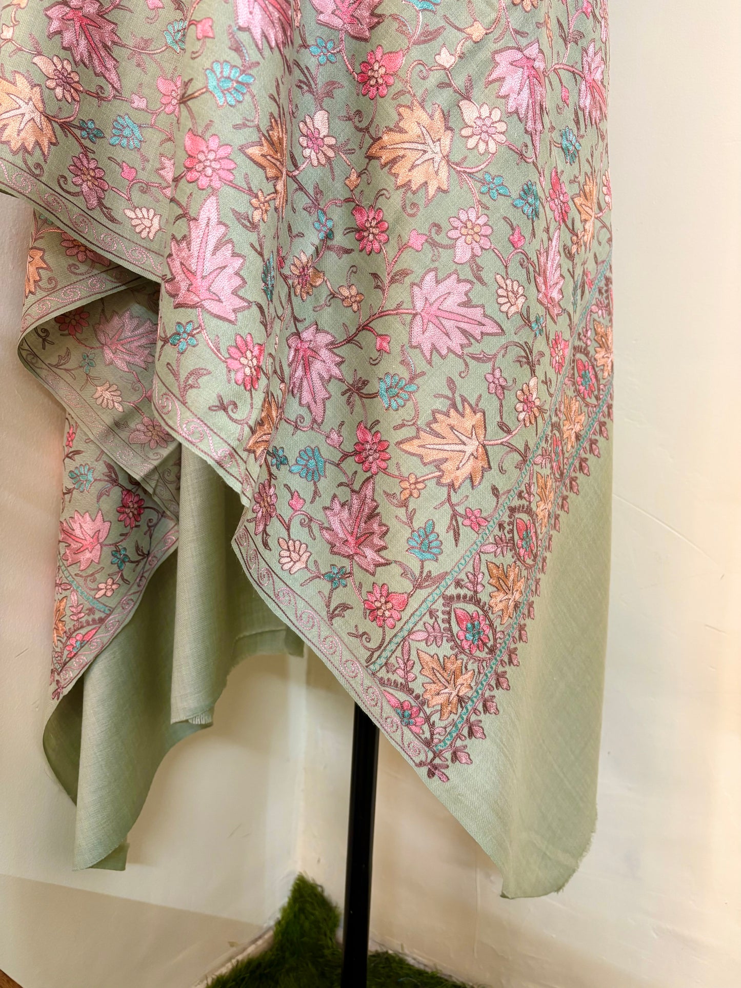 Pastel Green Chinaar Jaal Kashmiri Semi Pashmina Stole
