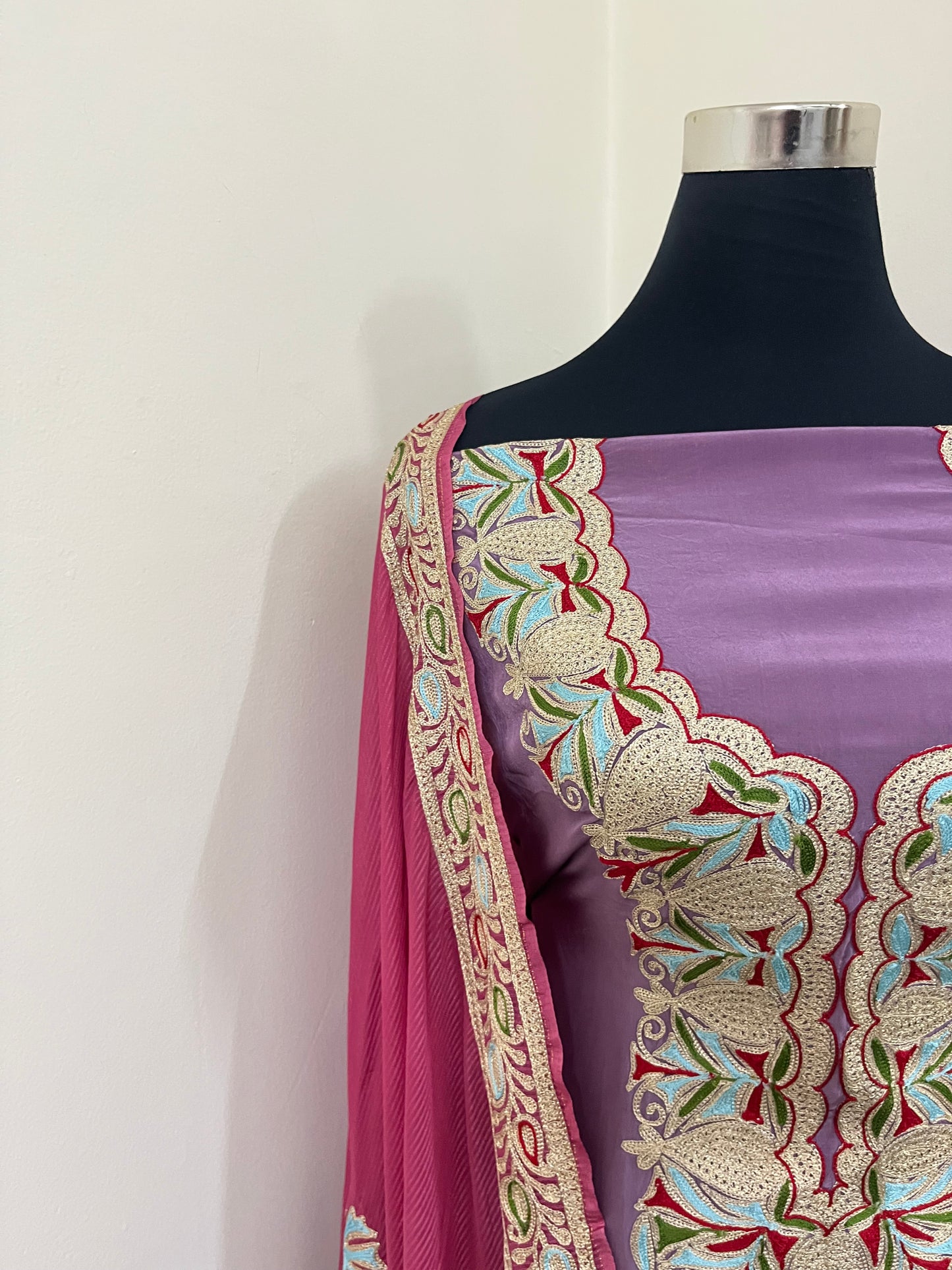 Kalaa’ Lilac Crape Kashmiri Suit