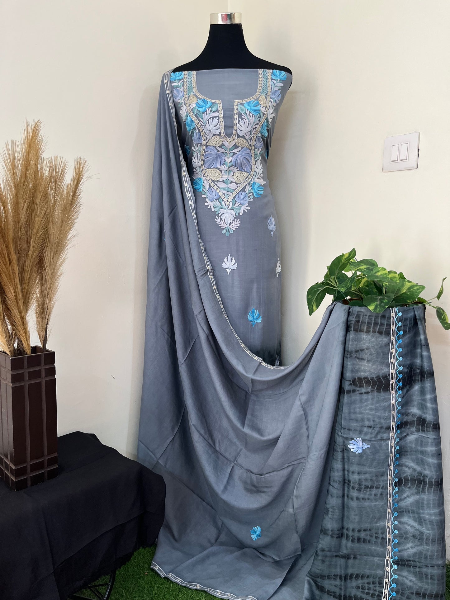 English Grey Mul Cotton Shibori Work Kashmiri 3pc Suit