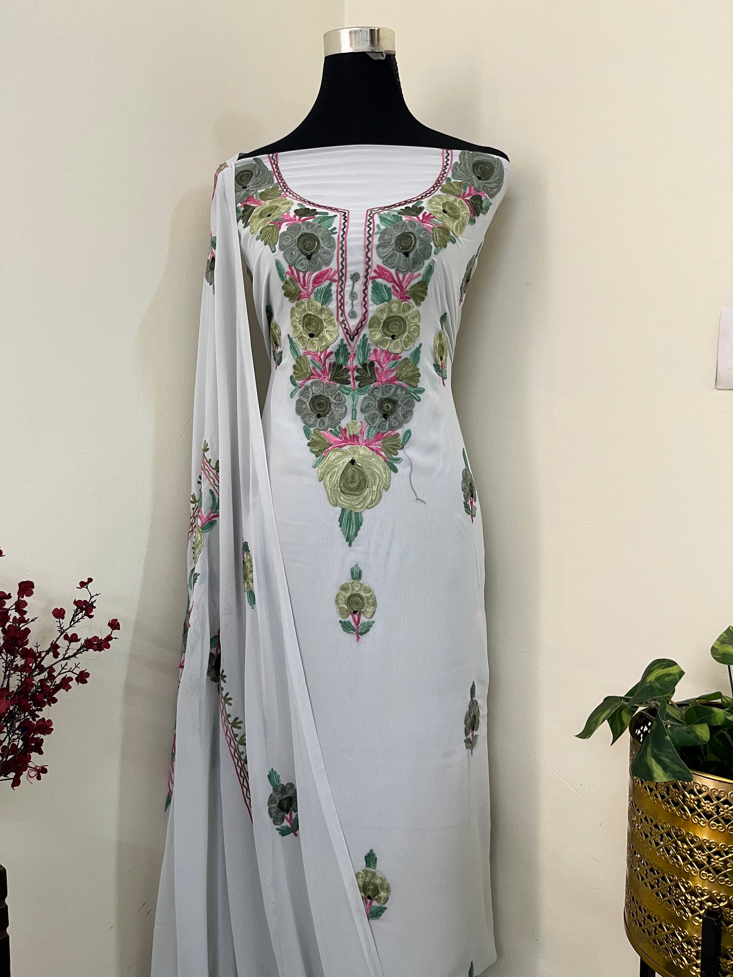 Georgette Off White 3 Pc Aari Embroidered Suit
