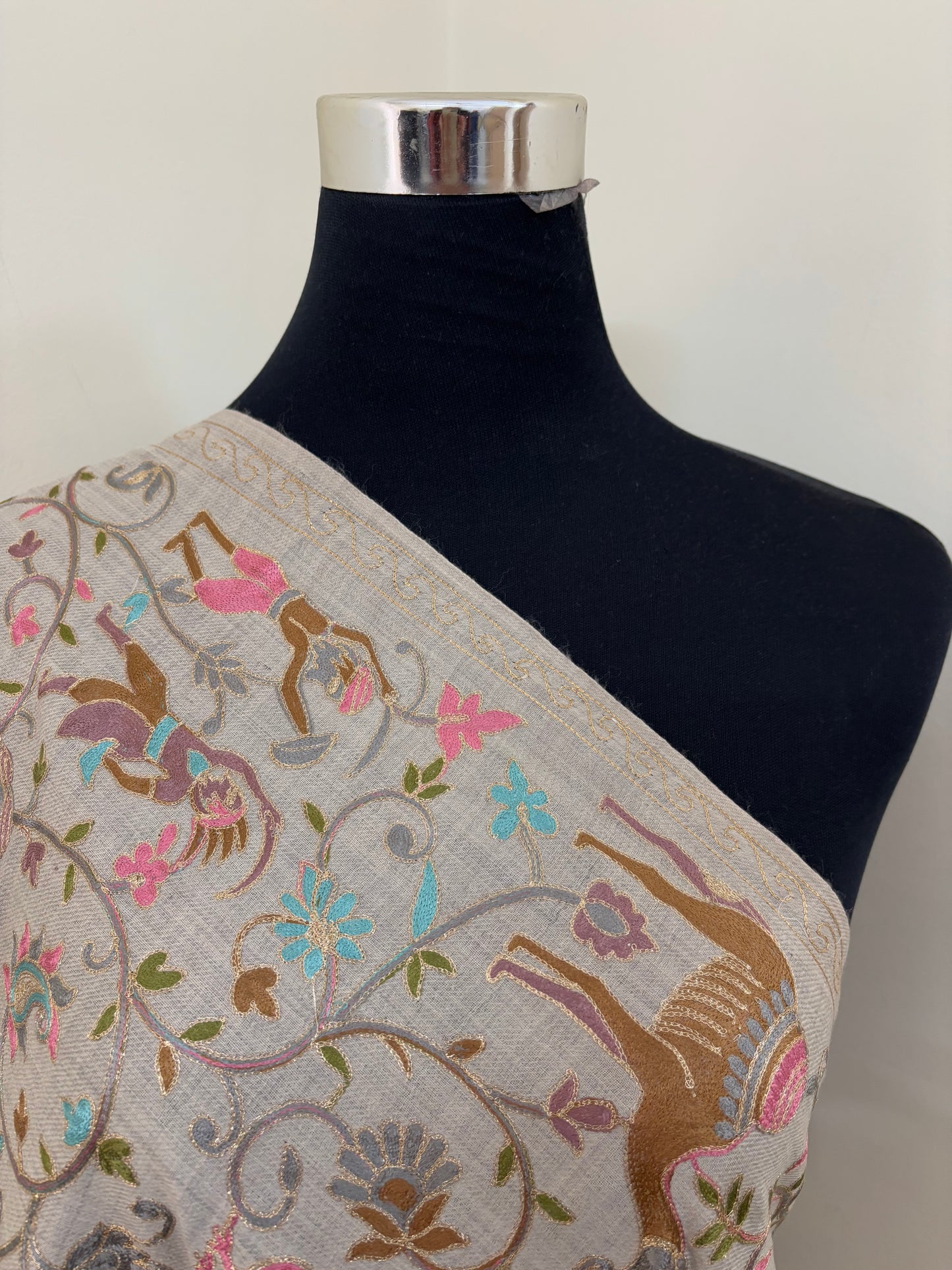 Beige Haathi Baag Kashmiri Stole