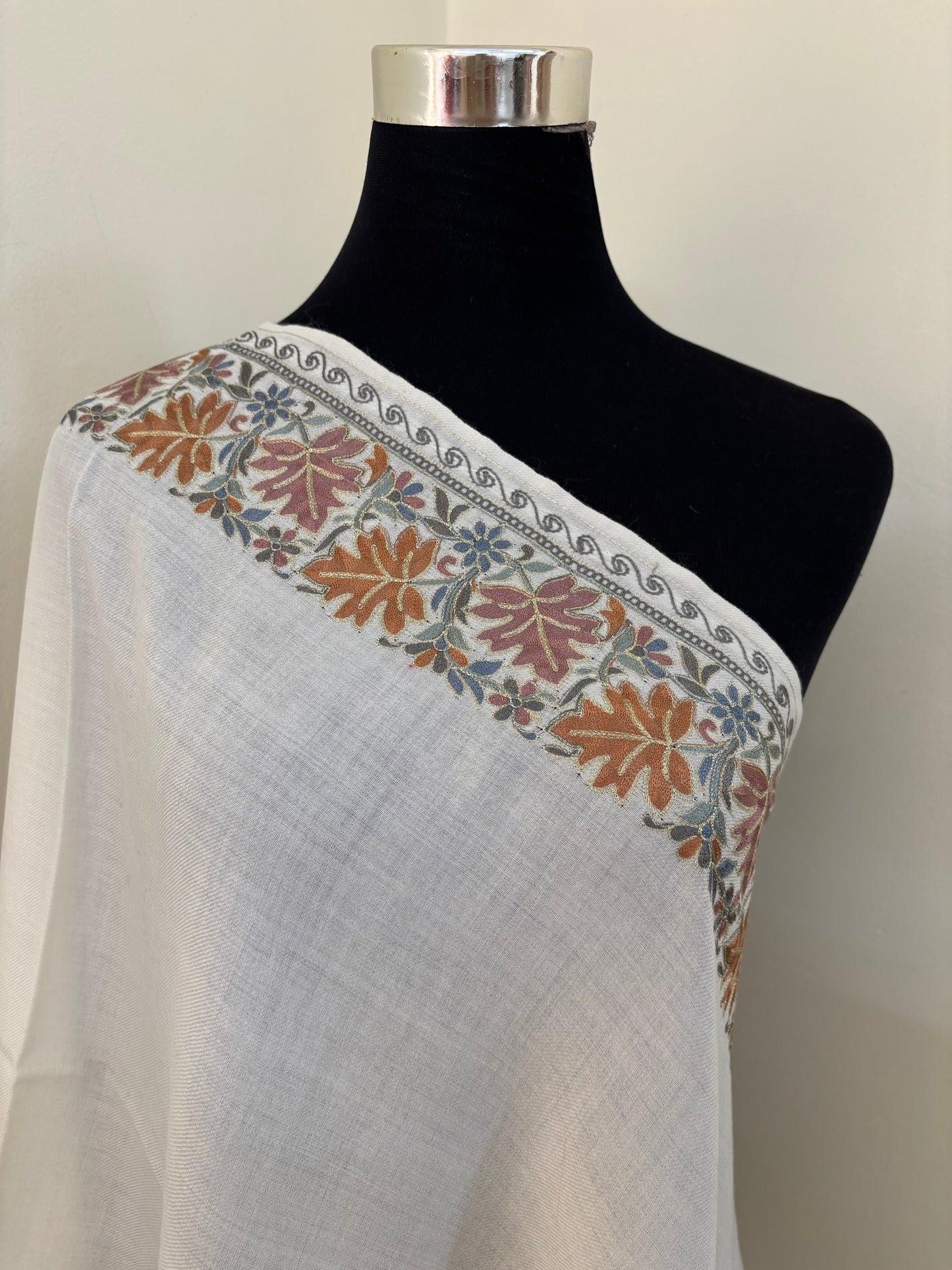 Cream Chinaar Border Kashmiri Stole