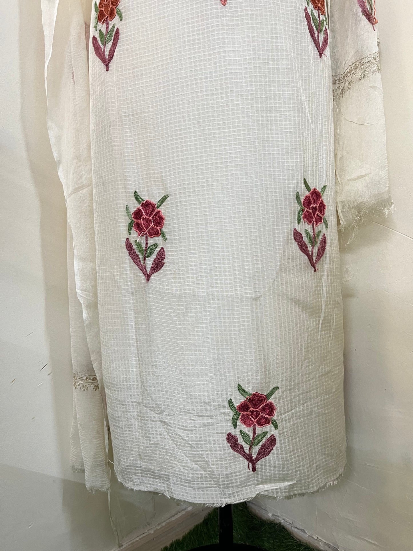 Kalaa’ Ivory Check Satin Cotton Kashmiri Suit