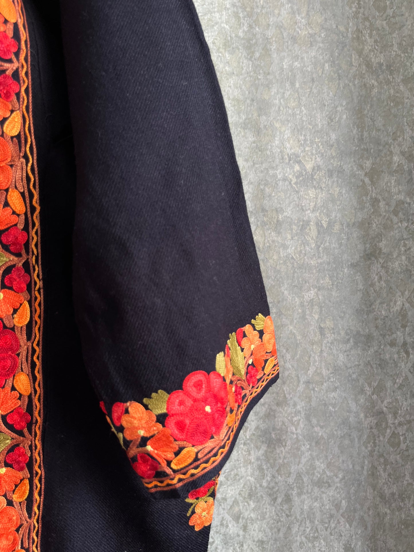 Black Aari Embroidered Wool Pheran