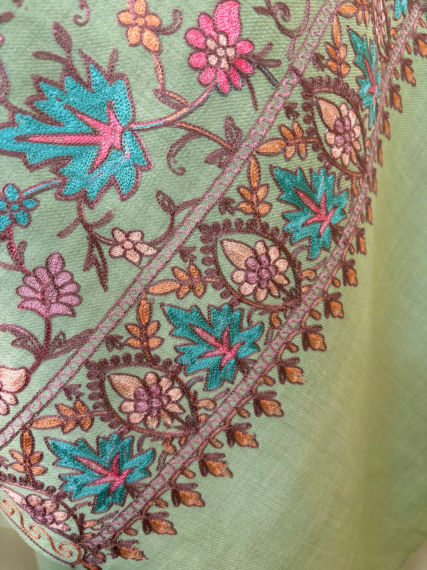 Pastel Green Chinaar Jaal Kashmiri Stole