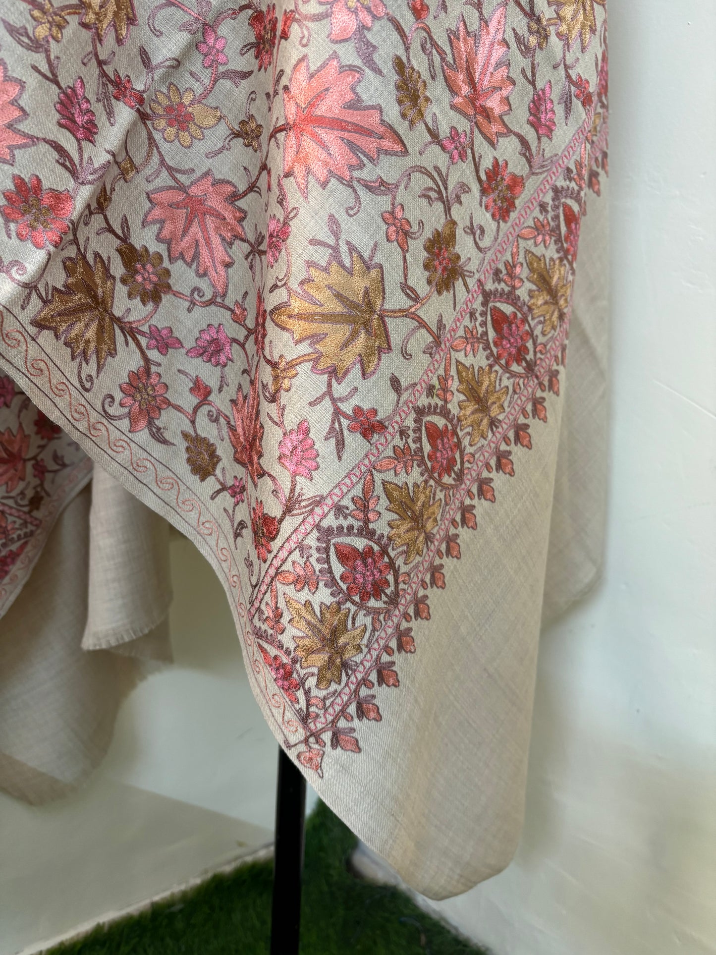 Beige Chinaar Jaal Kashmiri Semi Pashmina Stole