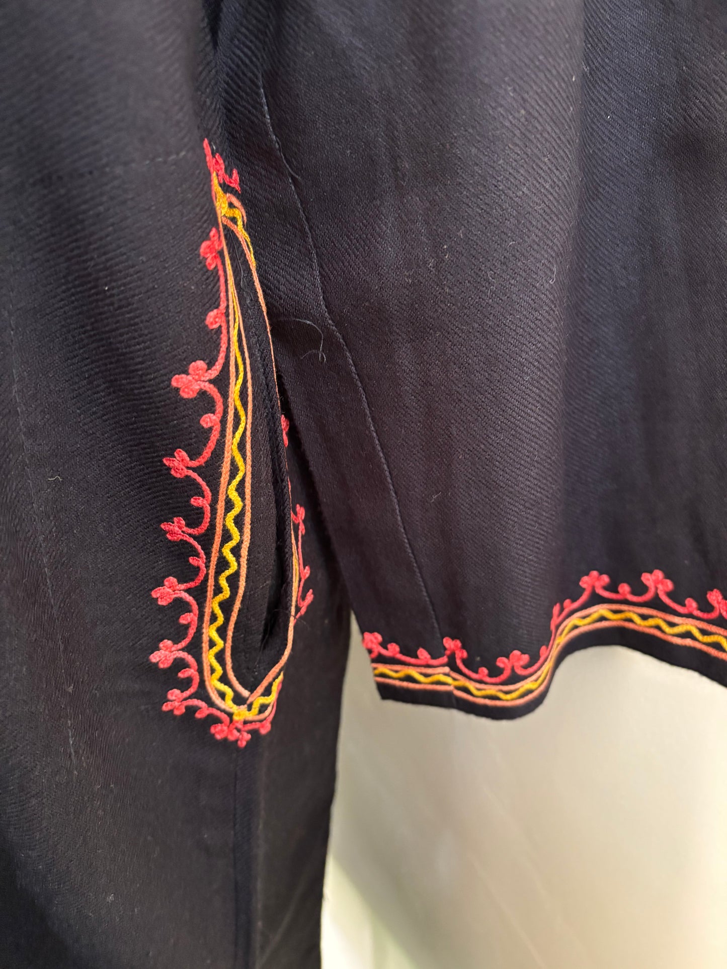 Black Aari Embroidered Wool Pheran