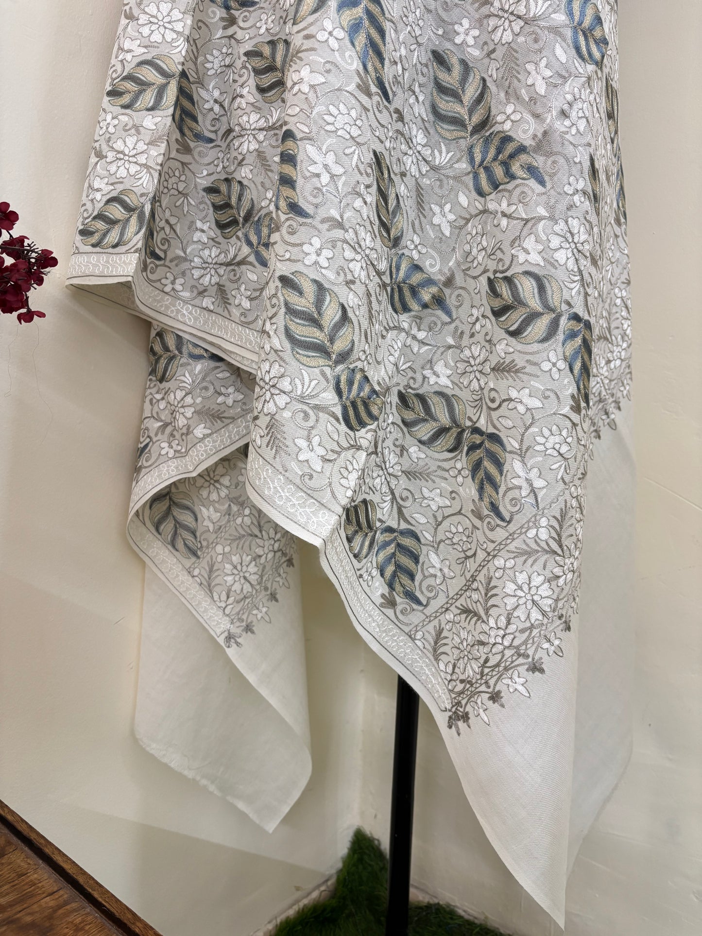 Cream Chinaar Baag Kashmiri Stole