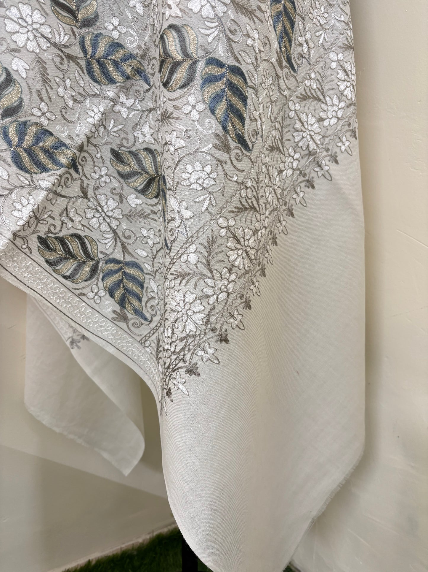 Cream Chinaar Baag Kashmiri Stole