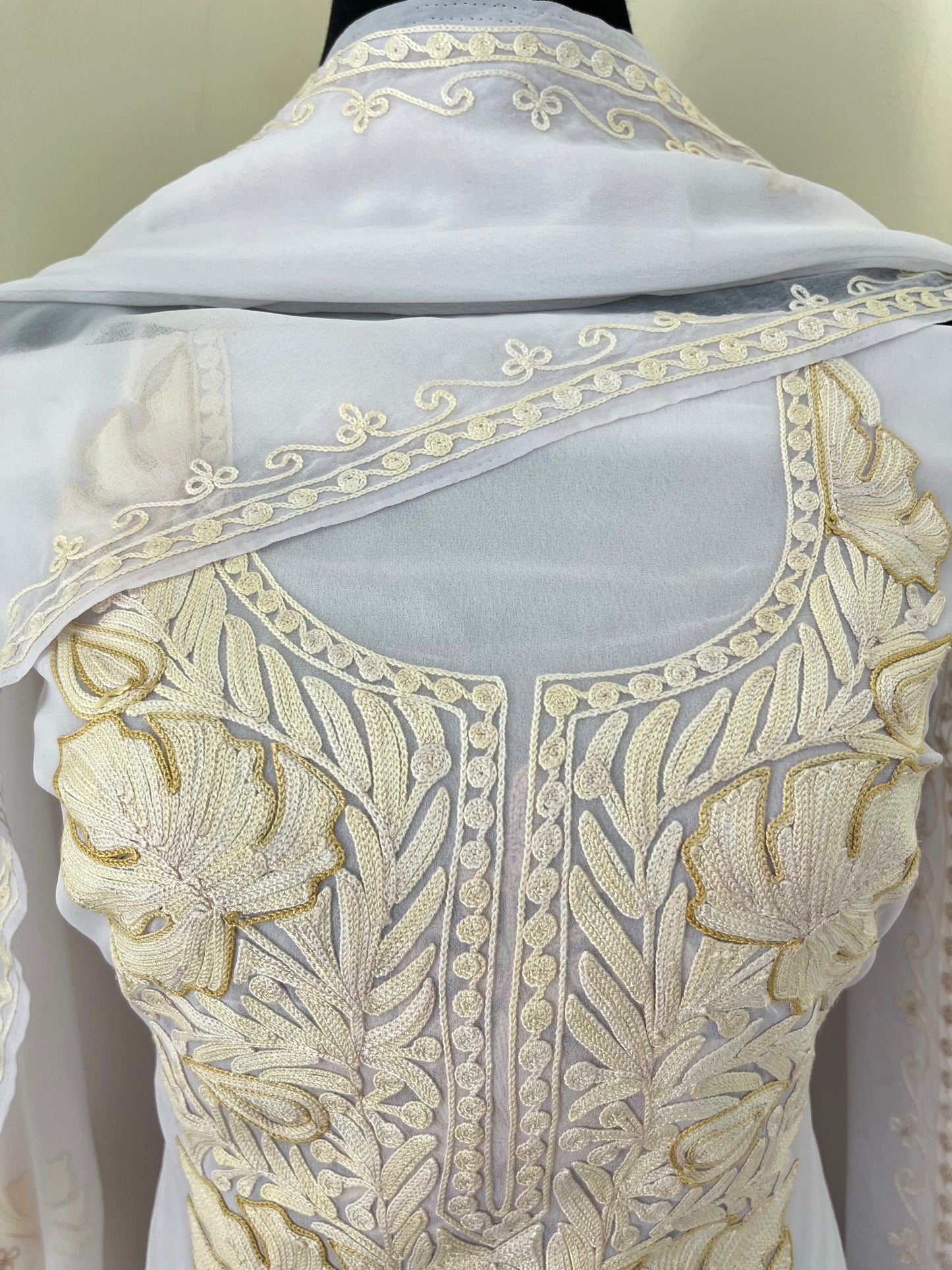 Off White Georgette 3pc Kashmiri Suit