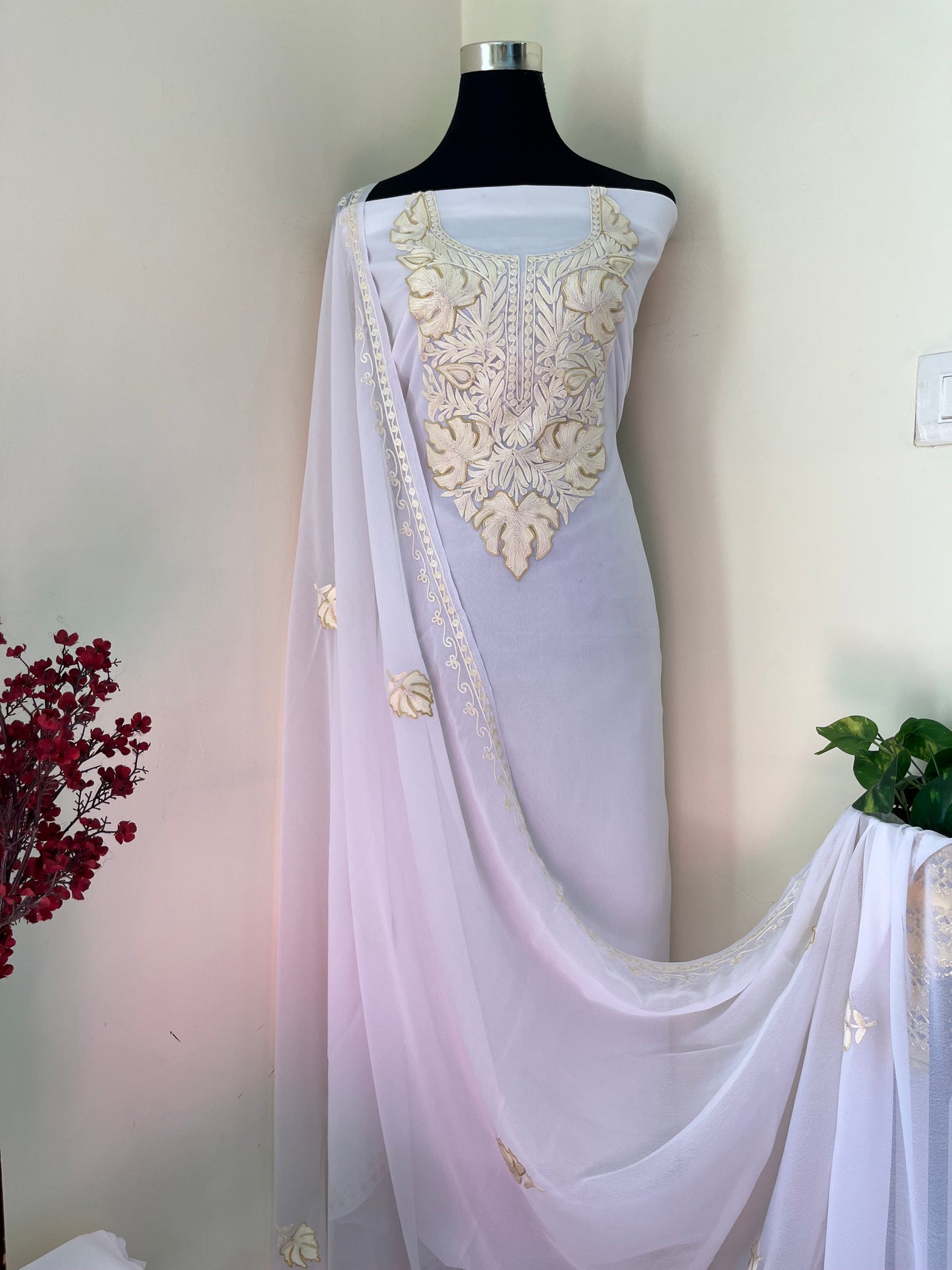 Off White Georgette 3pc Kashmiri Suit